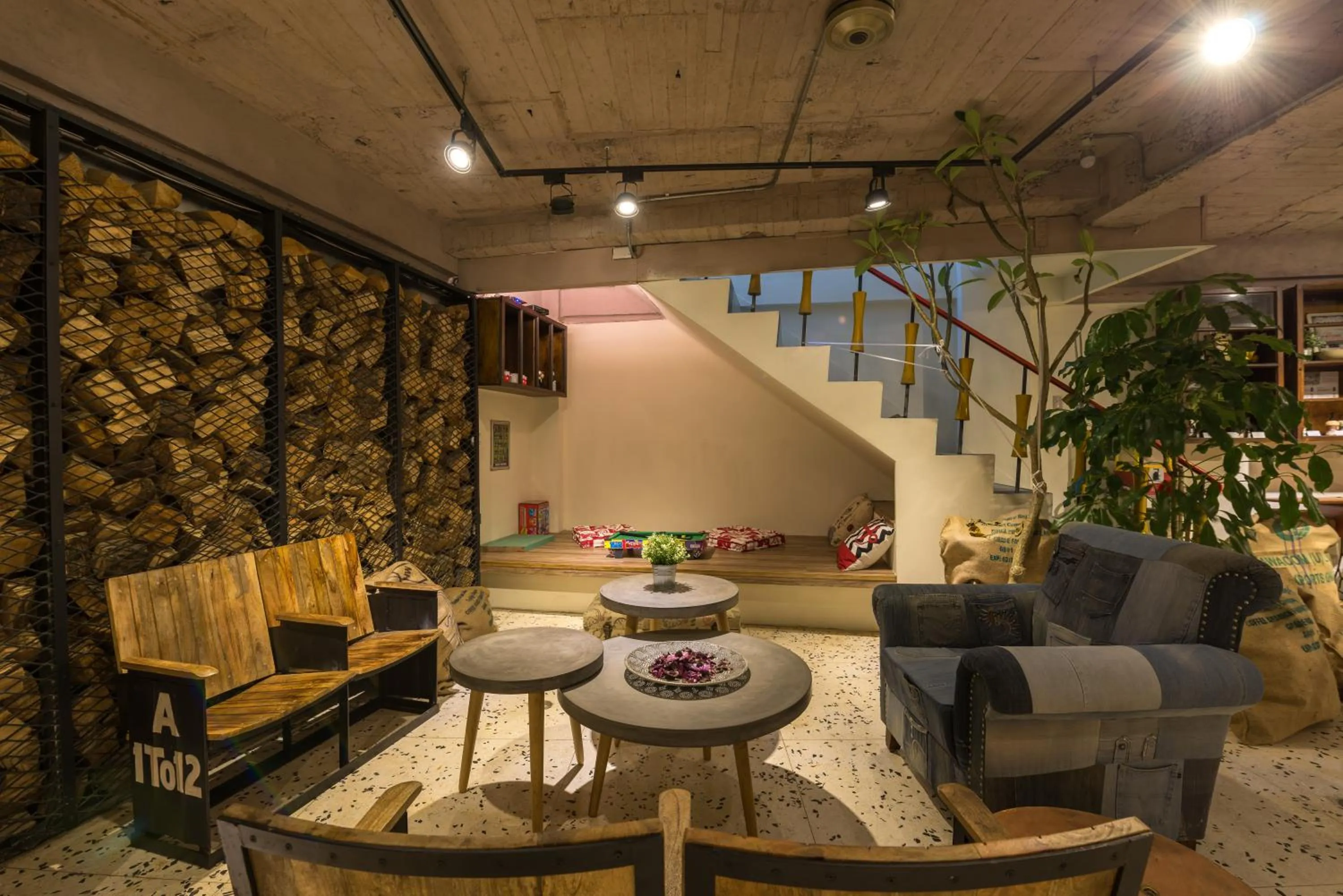 Communal lounge/ TV room in Beimen WOW Poshtel