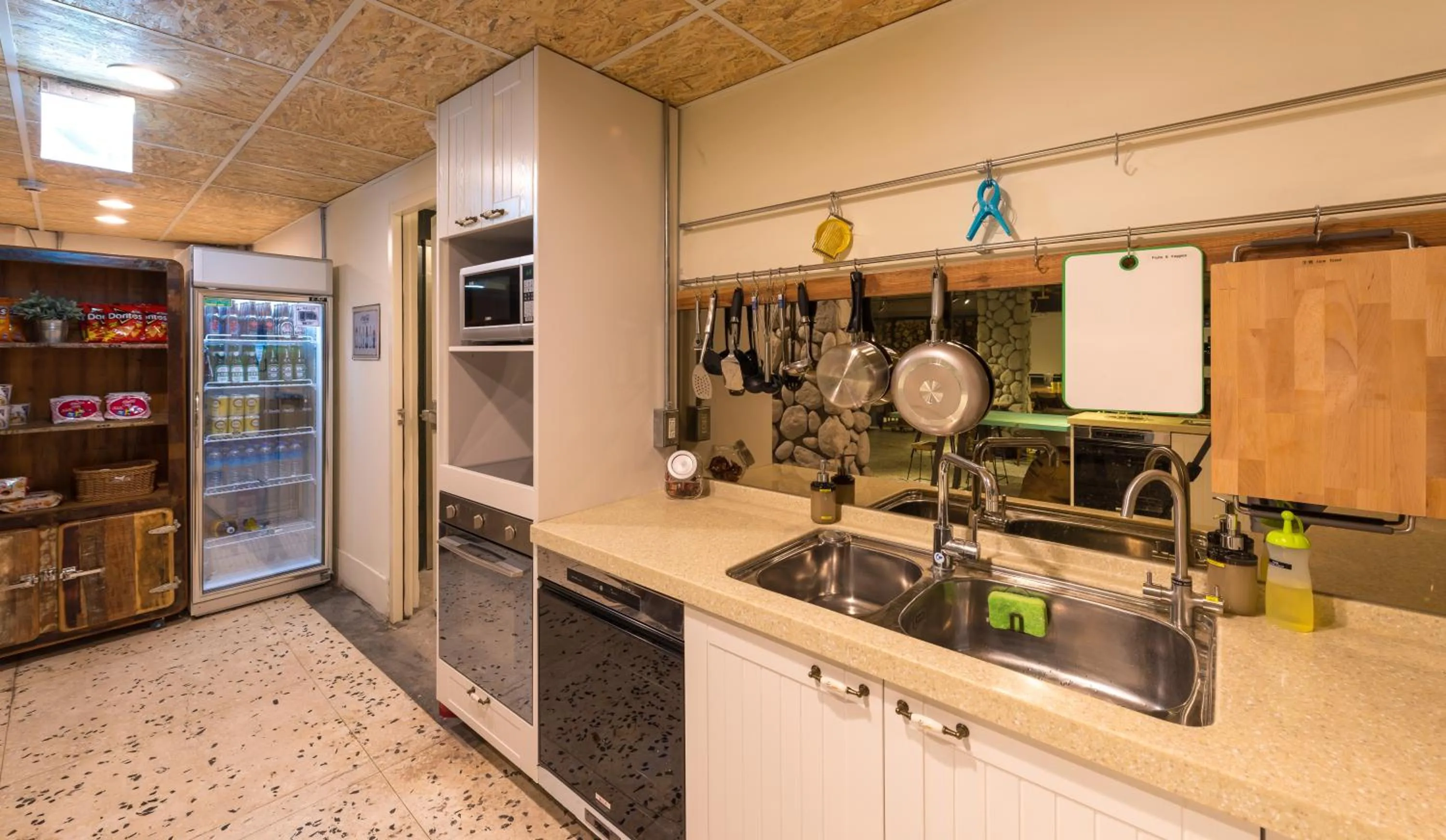 Kitchen or kitchenette in Beimen WOW Poshtel