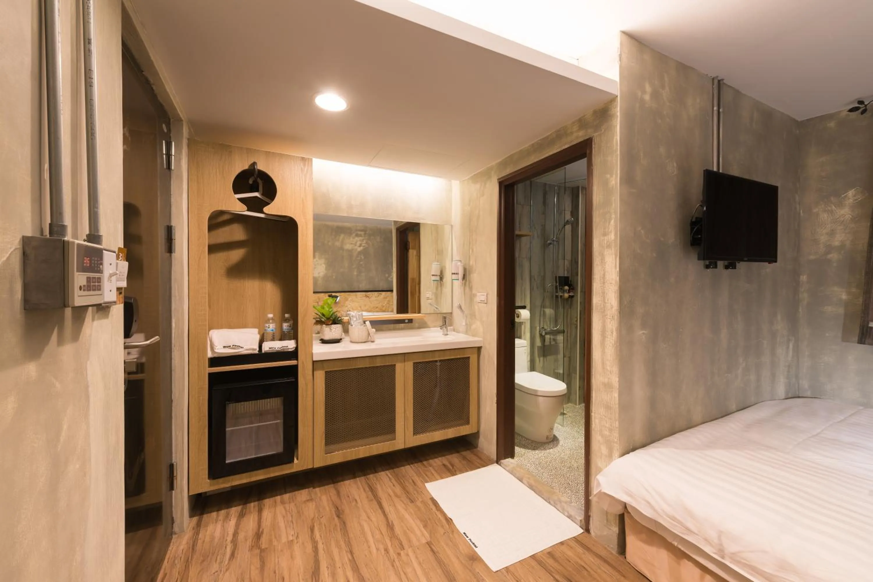 Bathroom, Bed in Beimen WOW Poshtel