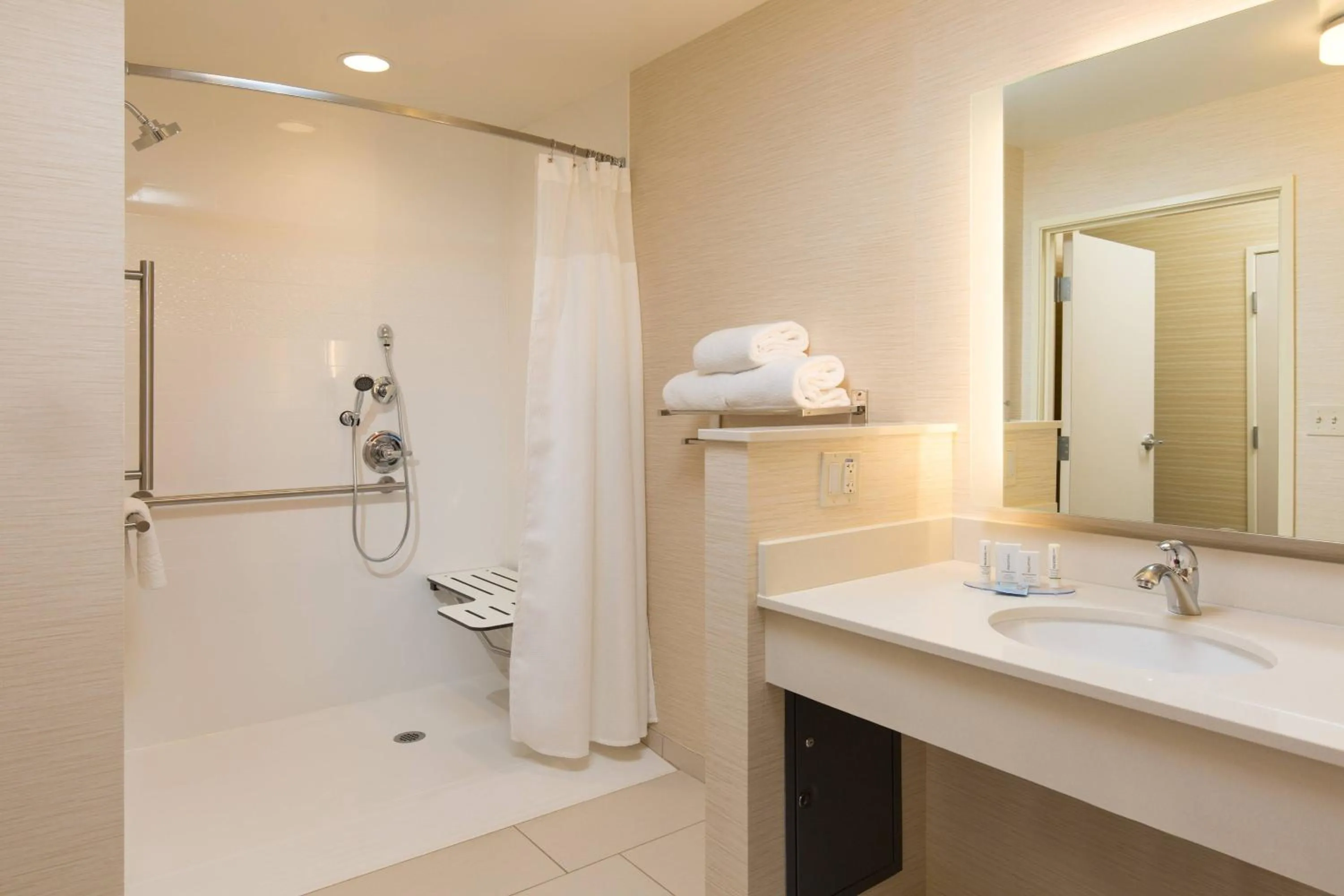 Bathroom in Fairfield Inn & Suites by Marriott Sacramento Folsom