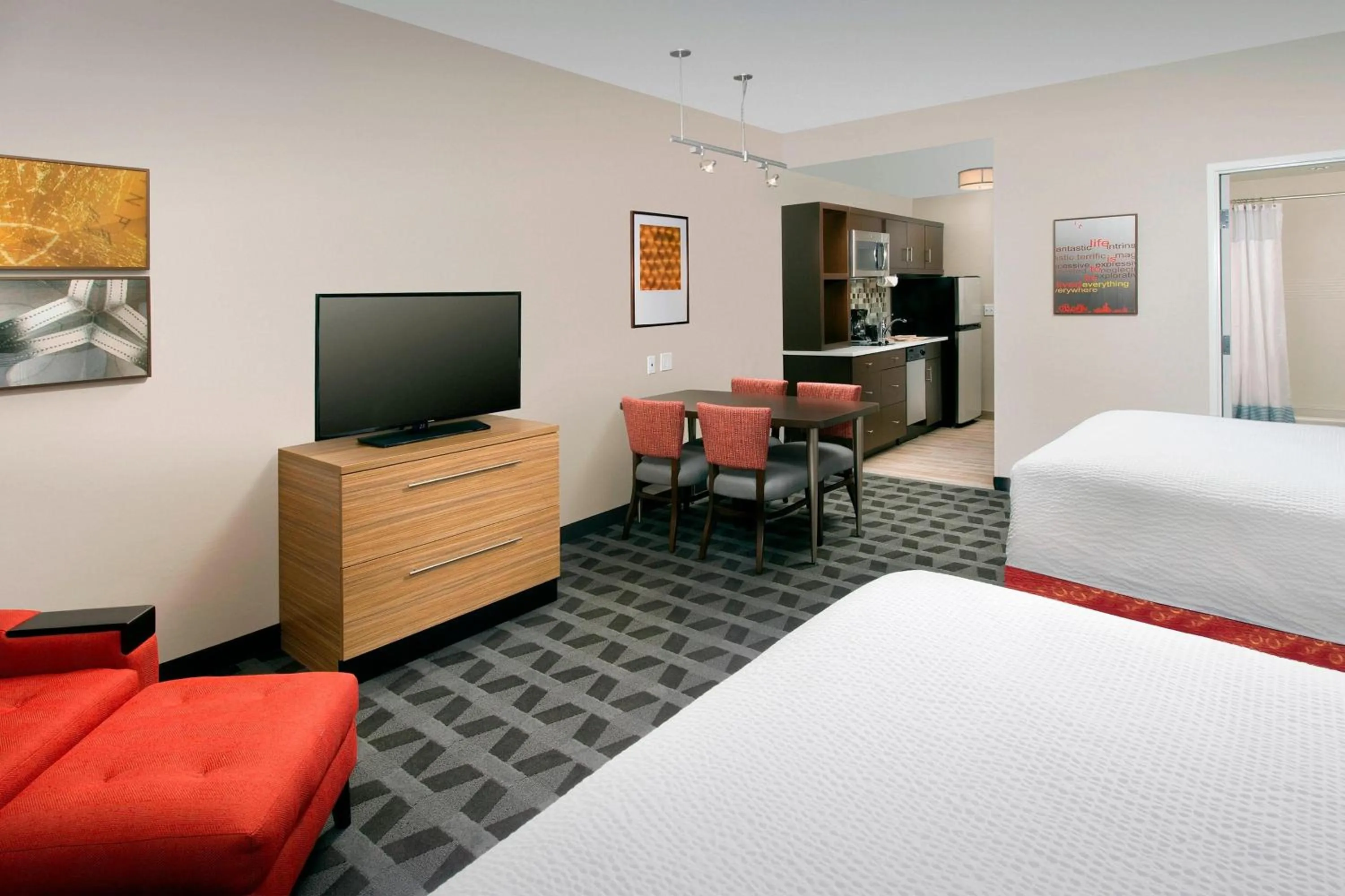 Photo of the whole room, Bed in TownePlace Suites by Marriott Alexandria Fort Belvoir