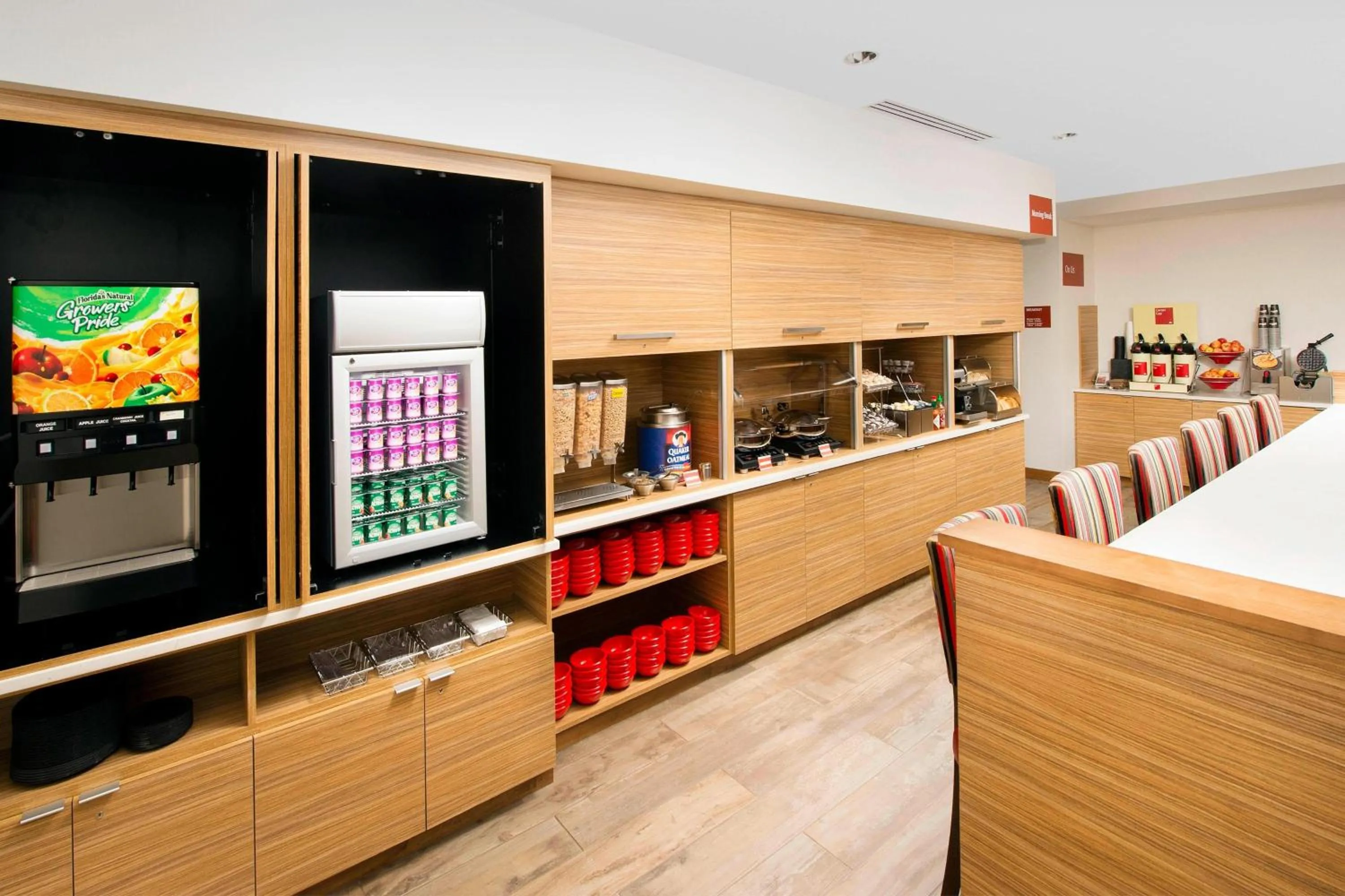 Breakfast in TownePlace Suites by Marriott Alexandria Fort Belvoir