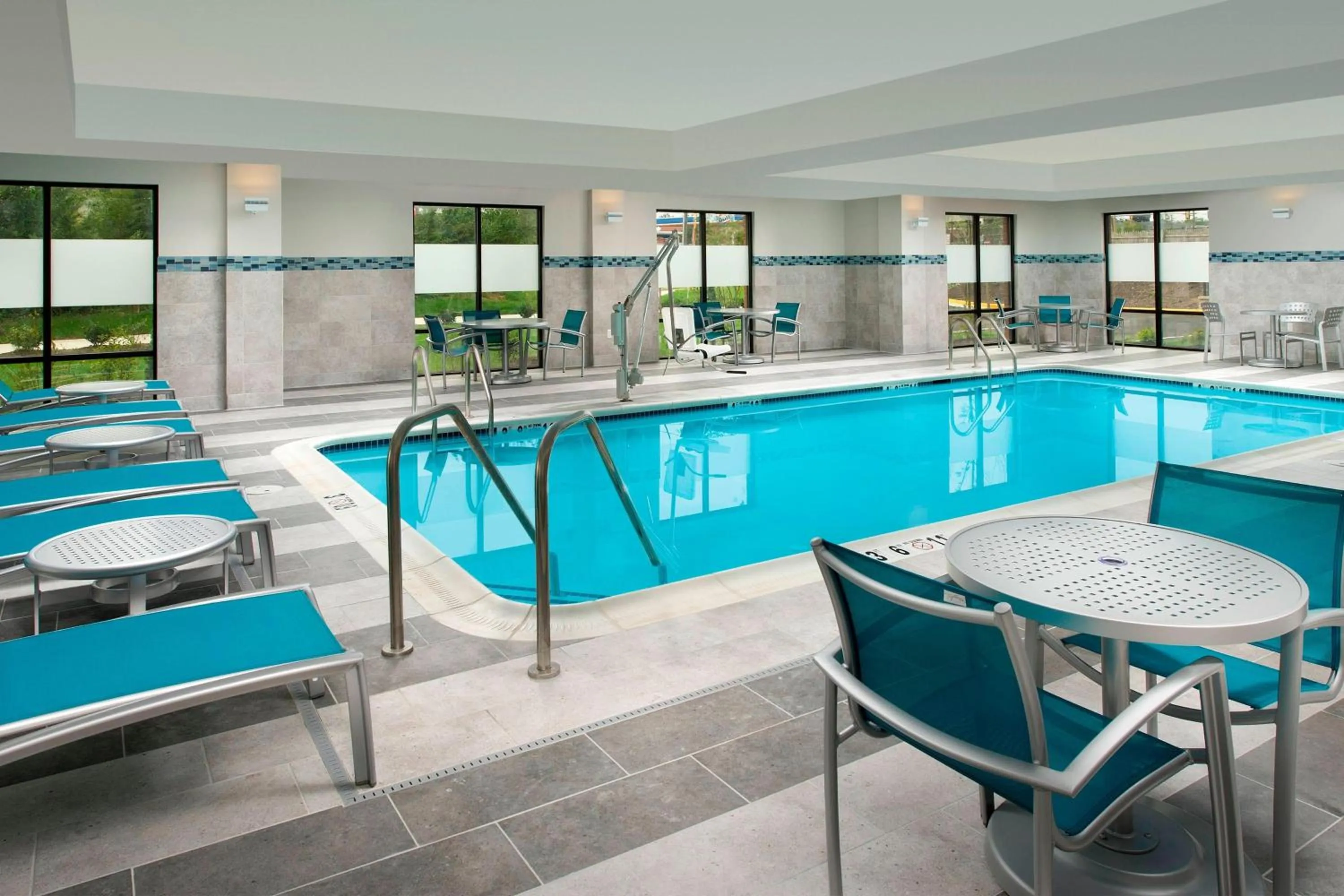 Swimming pool in TownePlace Suites by Marriott Alexandria Fort Belvoir