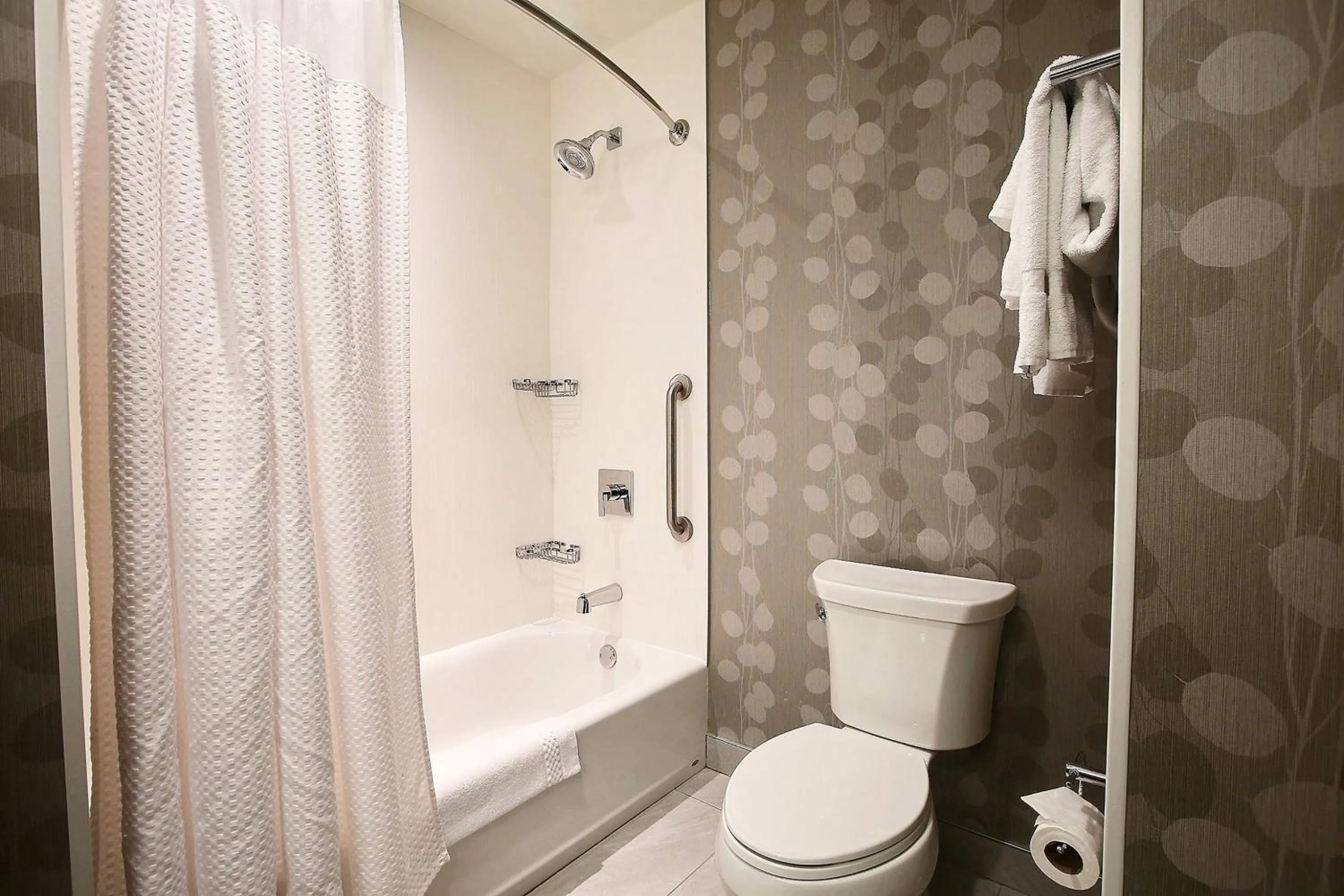 Bathroom in Courtyard by Marriott Quebec City