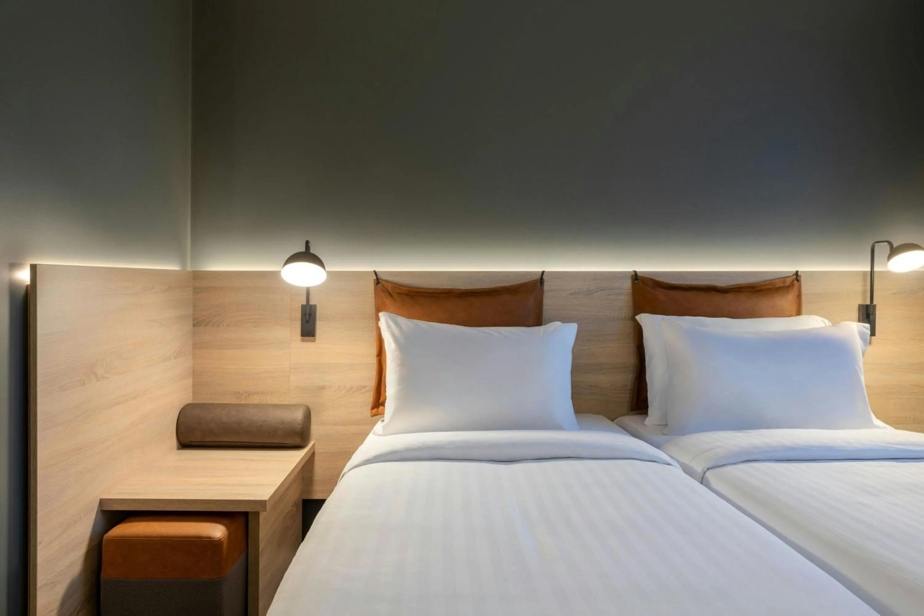 Photo of the whole room, Bed in Moxy Berlin Ostbahnhof