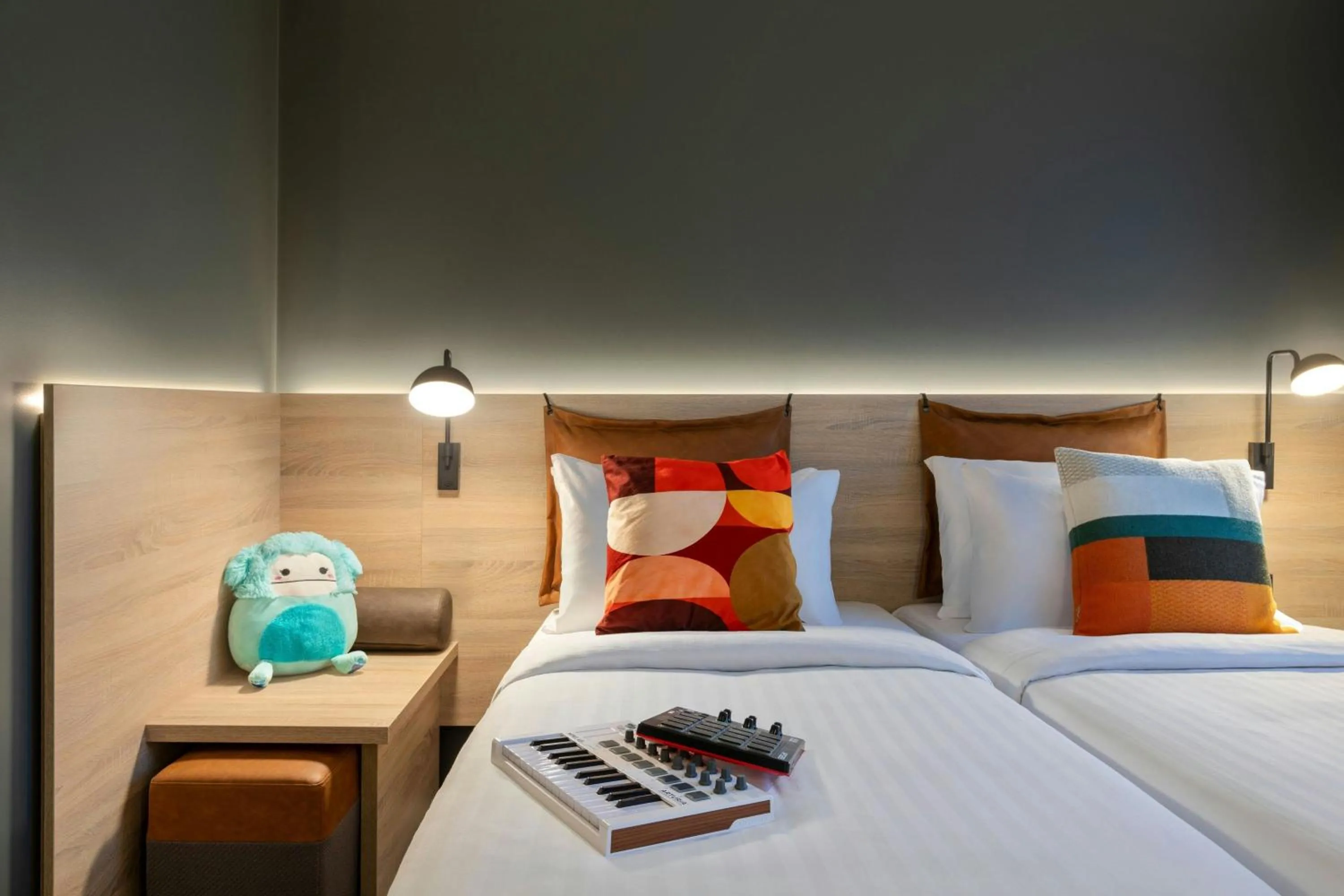 Photo of the whole room, Bed in Moxy Berlin Ostbahnhof