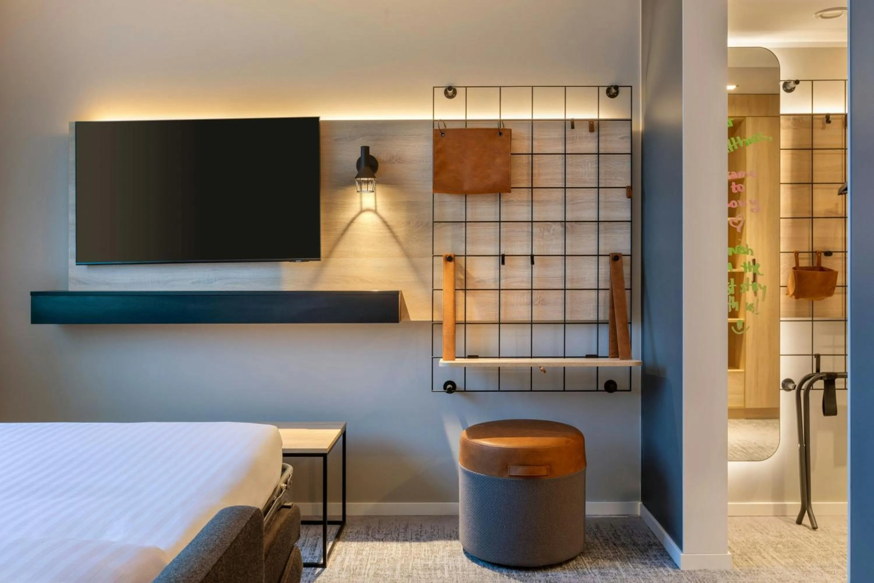 Photo of the whole room, Bed in Moxy Berlin Ostbahnhof