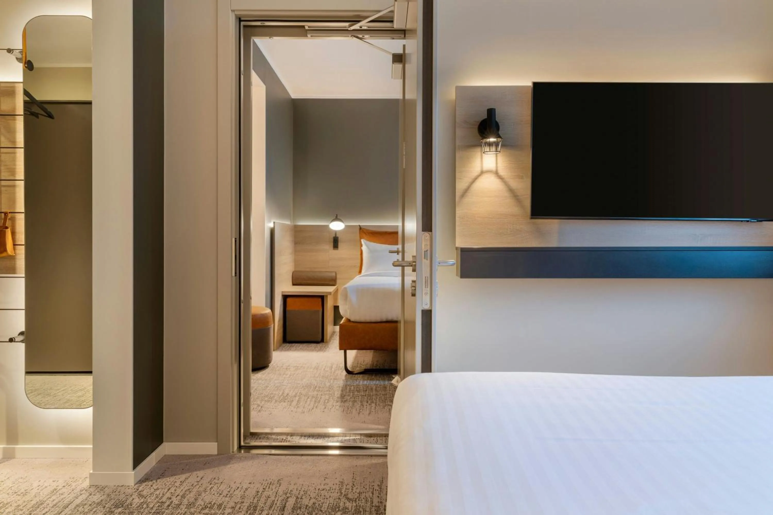 Photo of the whole room, Bed in Moxy Berlin Ostbahnhof