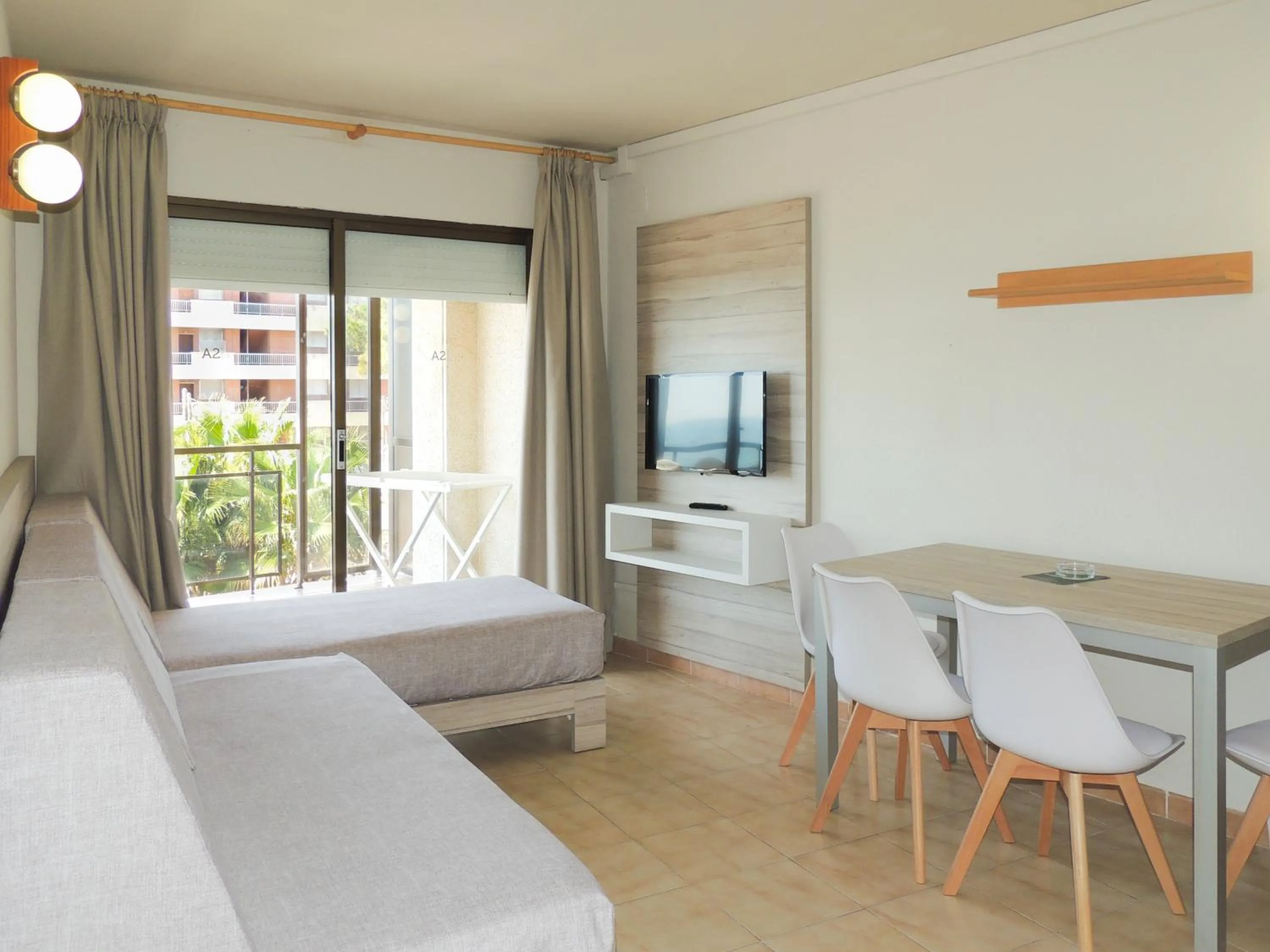 Dining area, Bed in Apartamentos Turísticos Augustus