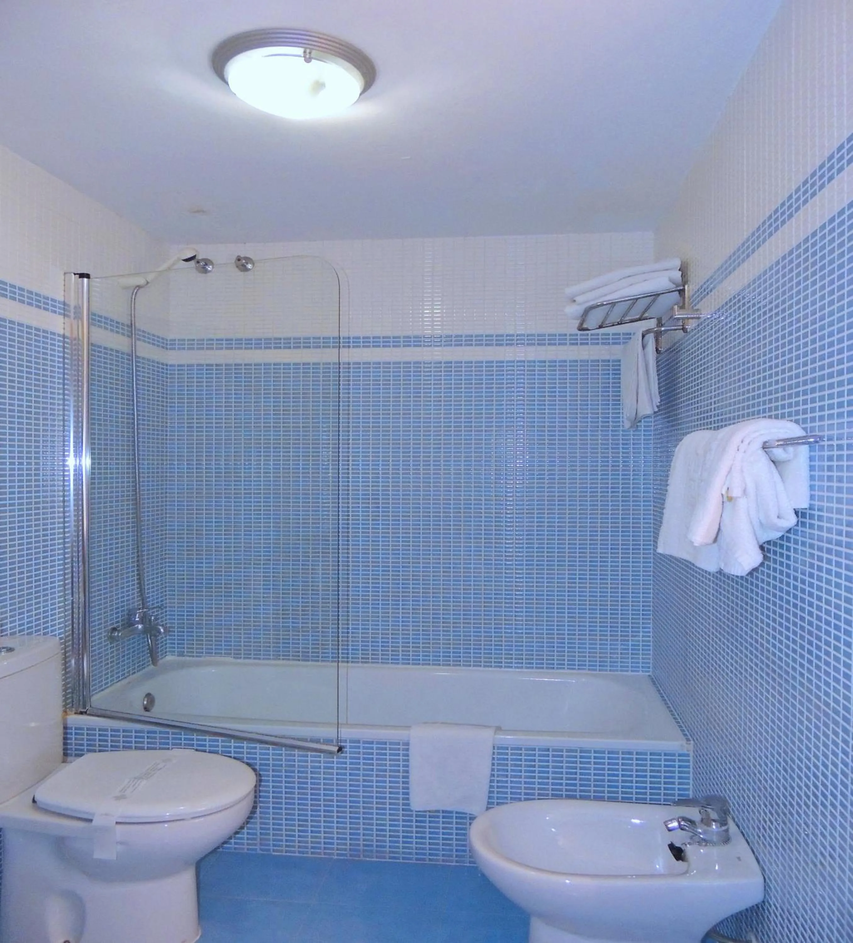 Bathroom in Apartamentos Turísticos Augustus