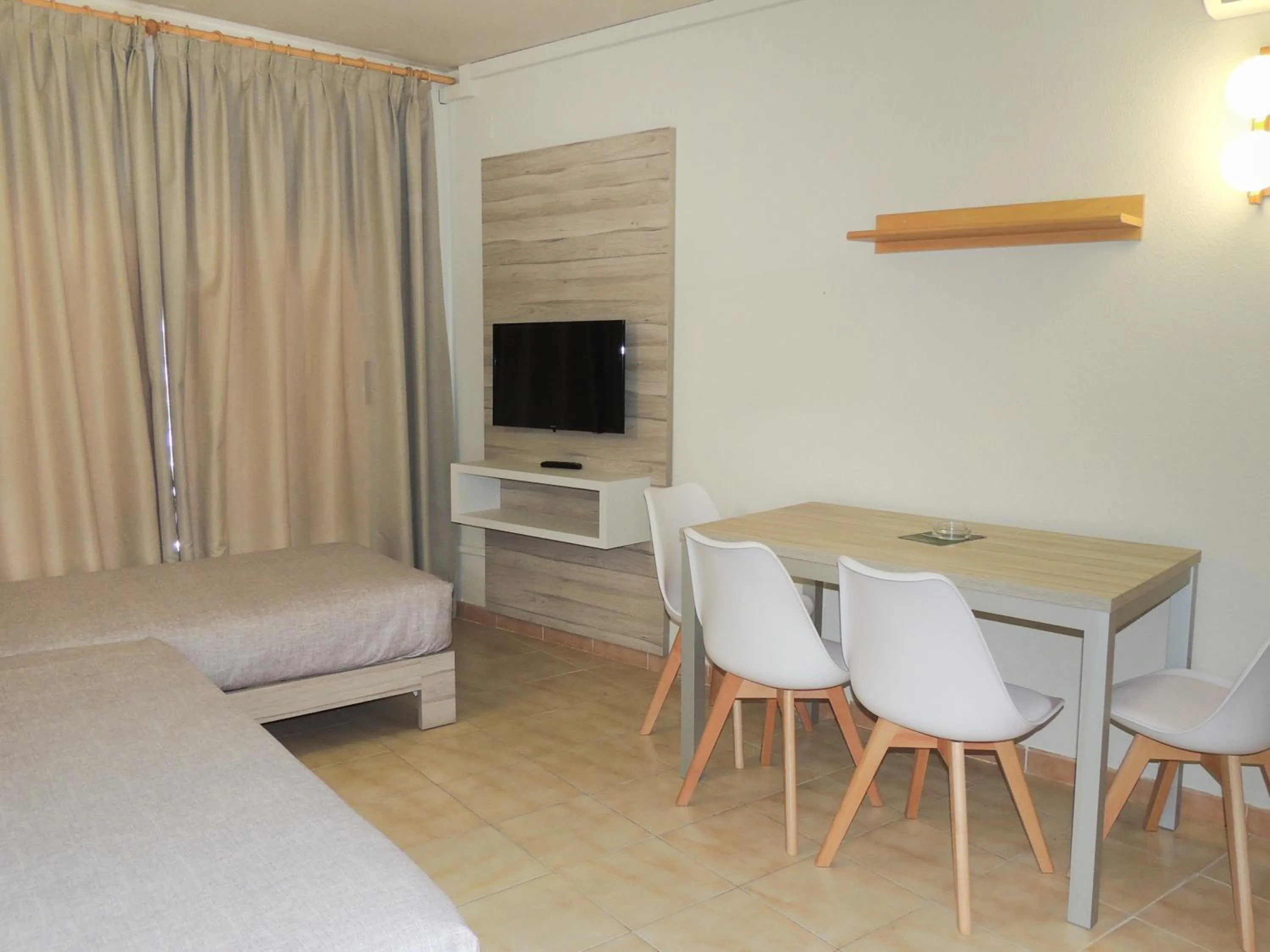 Photo of the whole room, Bed in Apartamentos Turísticos Augustus