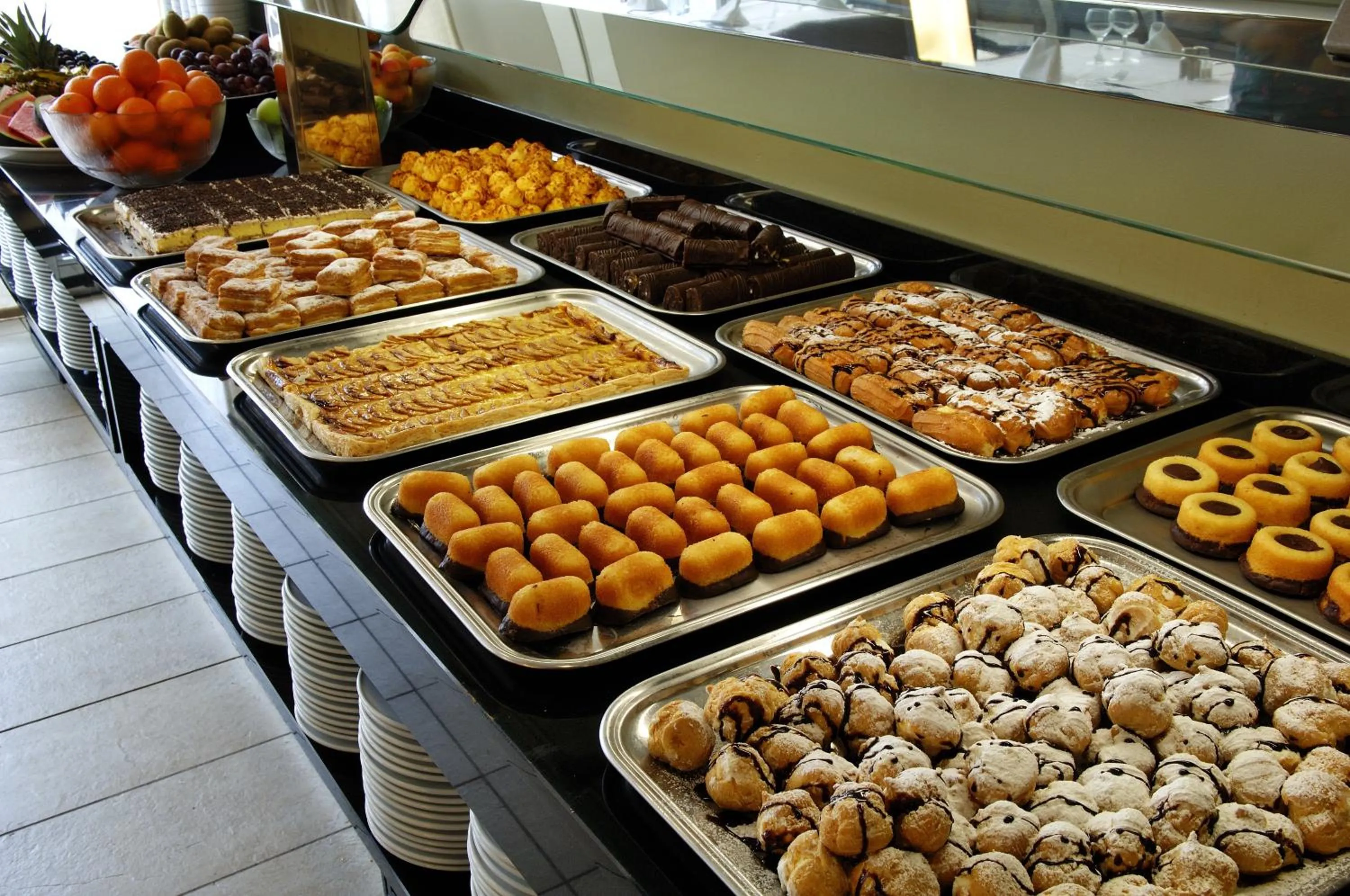 Restaurant/places to eat in Apartamentos Turísticos Augustus