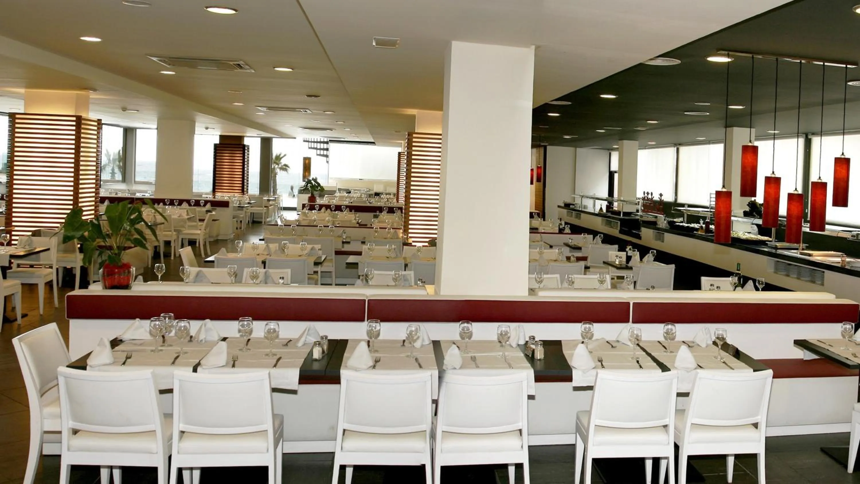 Restaurant/places to eat in Apartamentos Turísticos Augustus