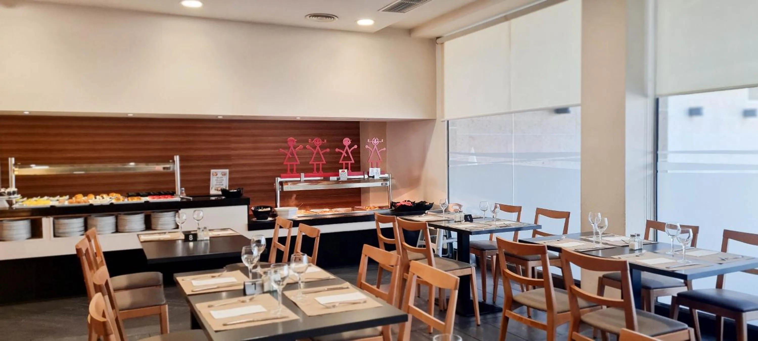 Restaurant/places to eat in Apartamentos Turísticos Augustus