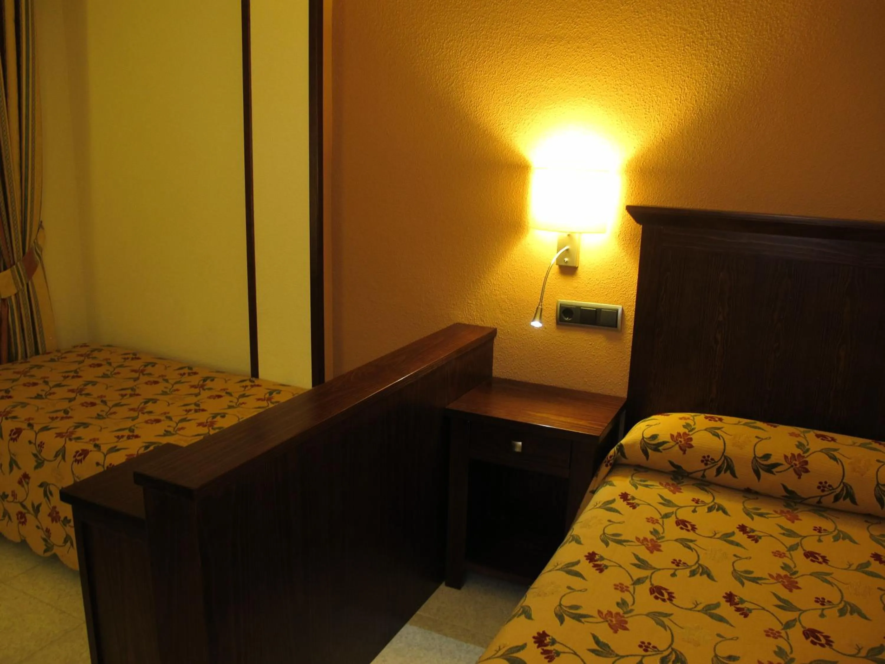 Bedroom, Bed in Hotel Turmo