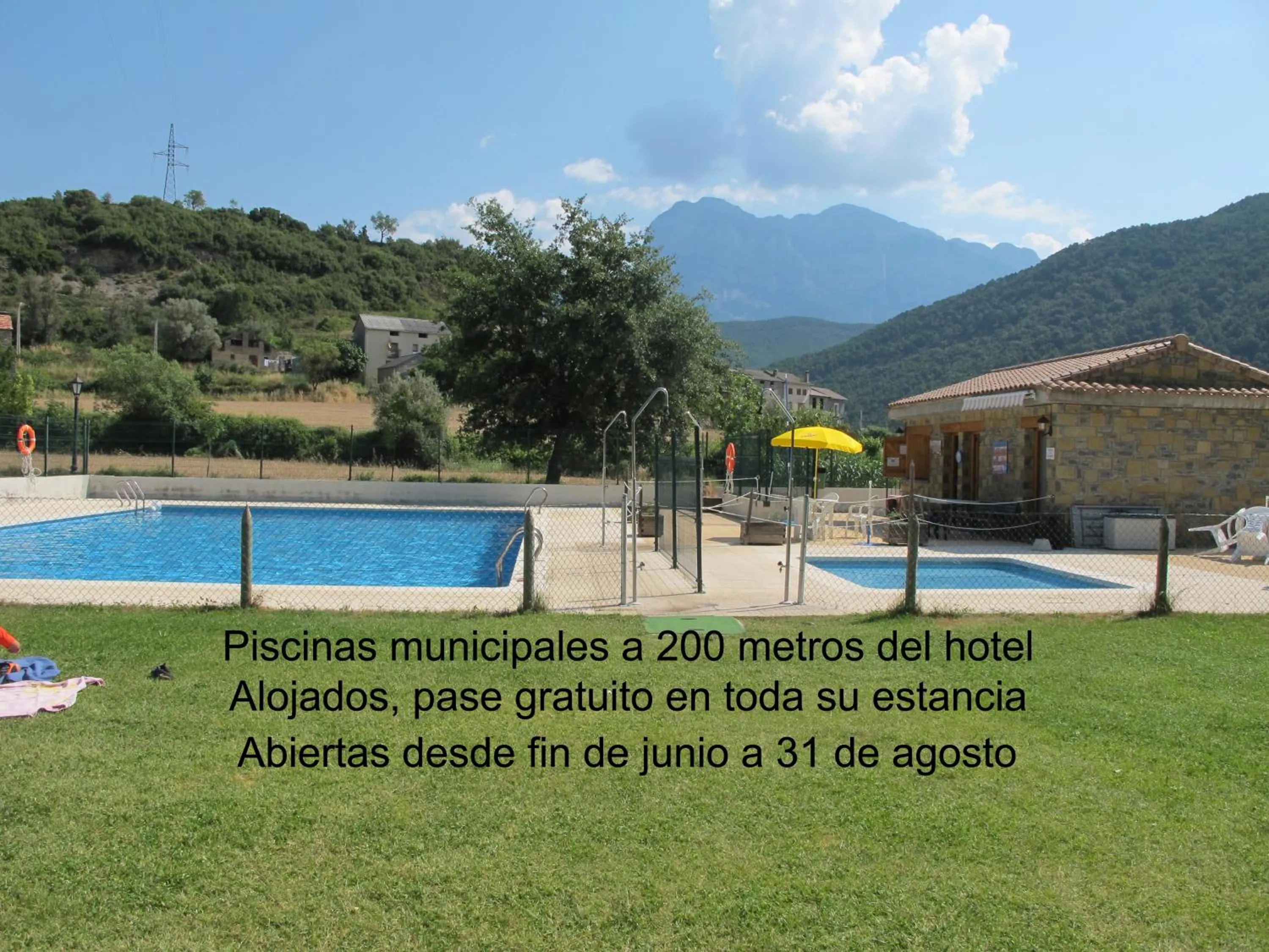 Swimming pool in Hotel Turmo