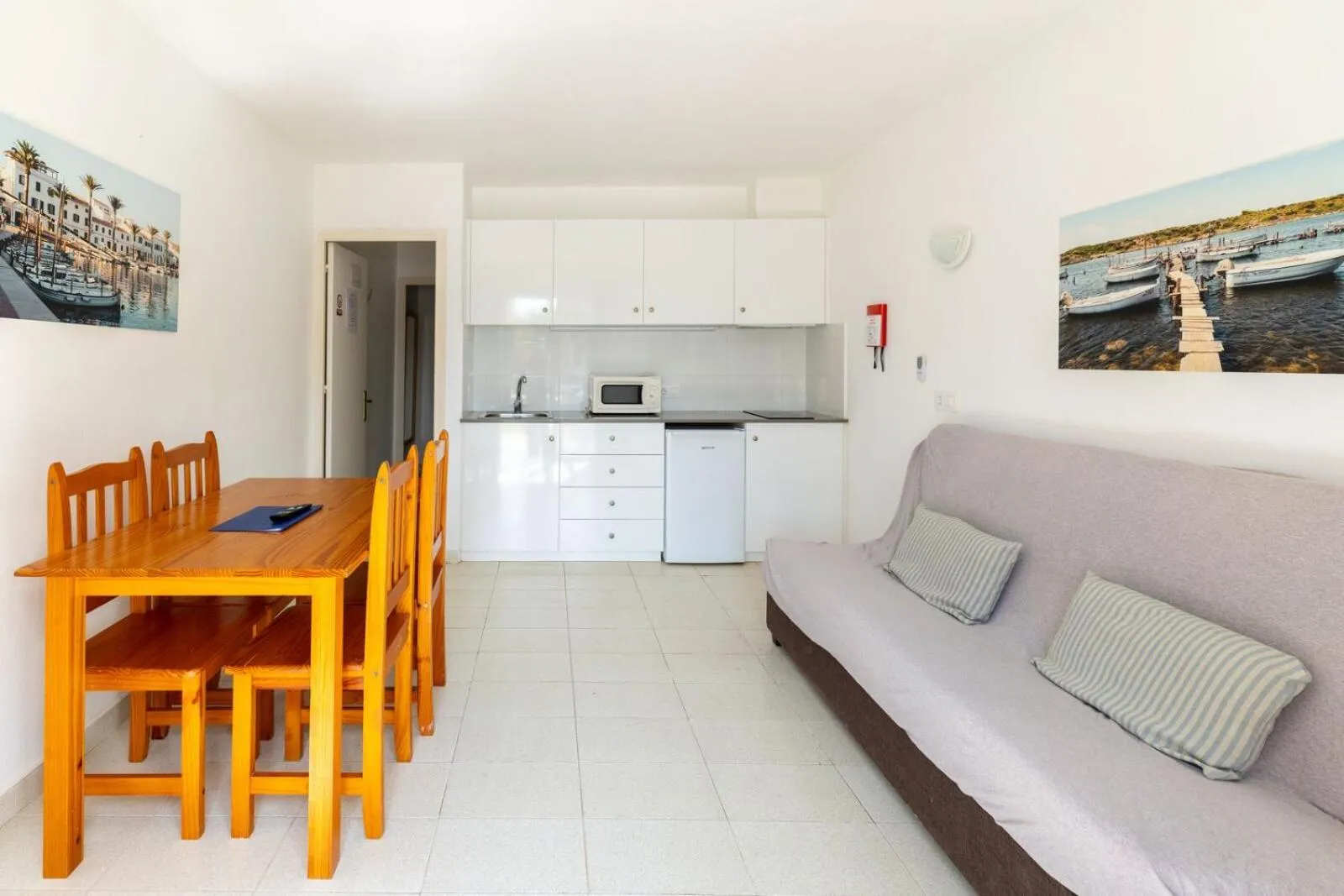 Kitchen or kitchenette in Apartamentos Ses Anneres