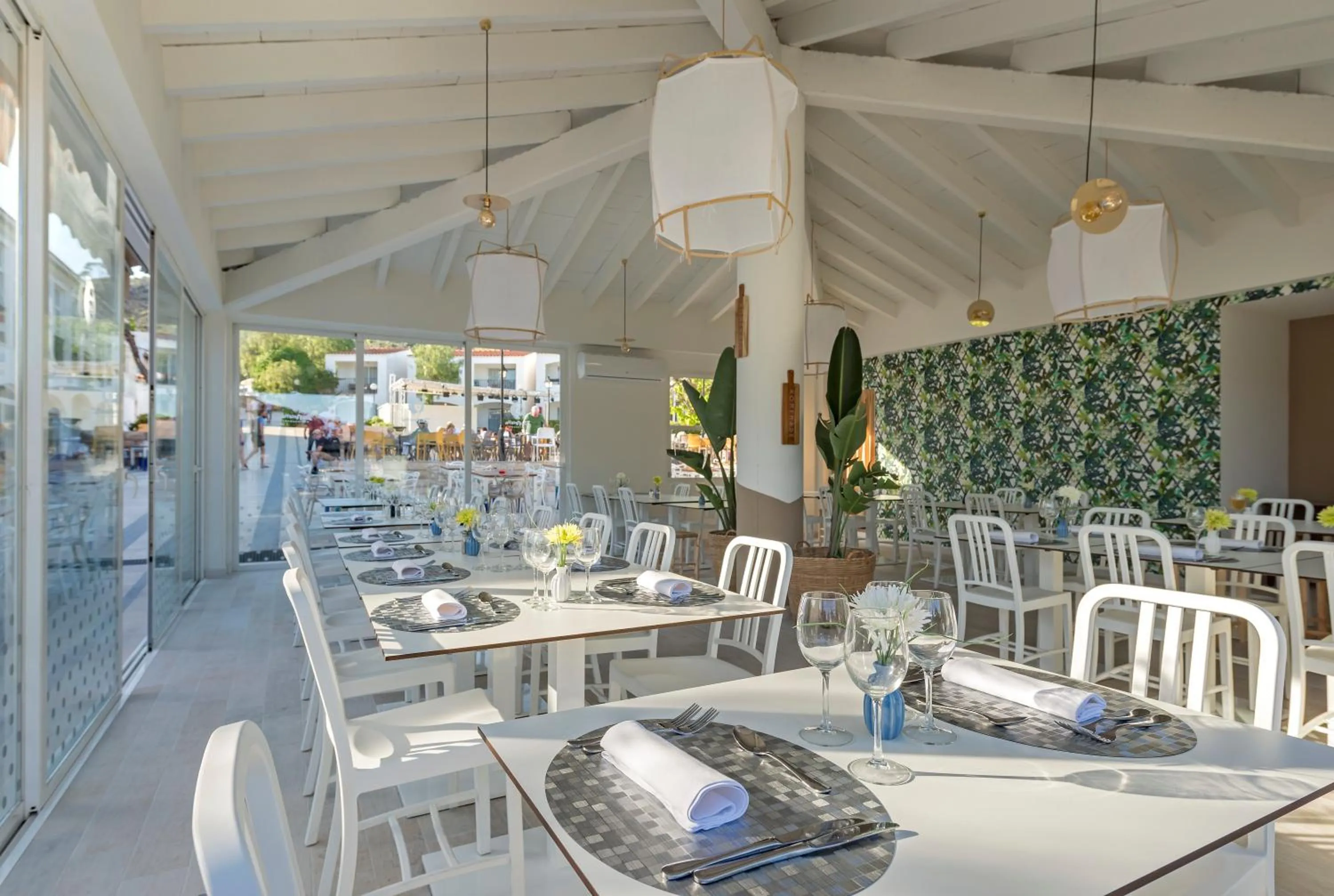 Restaurant/places to eat in FERGUS Club Europa