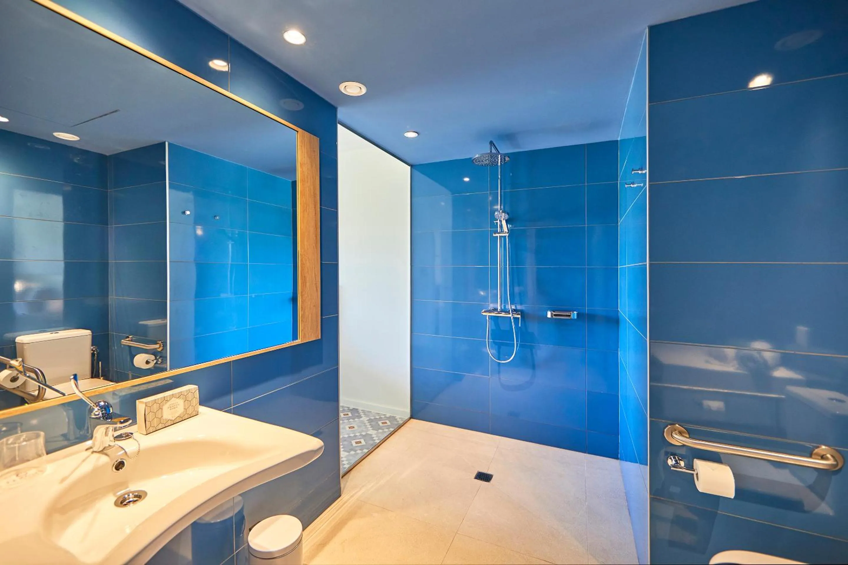 Bathroom in FERGUS Club Europa