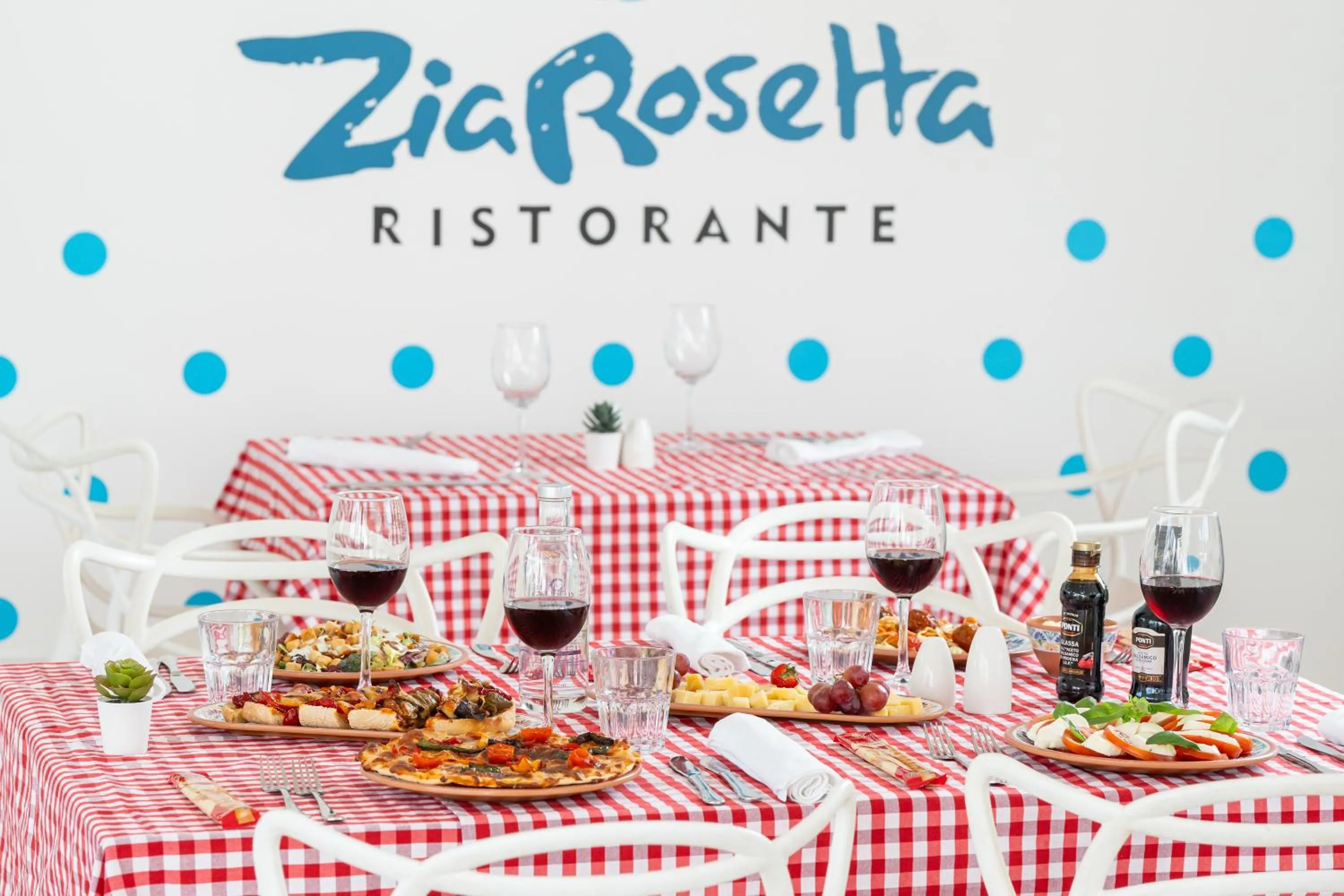 Restaurant/places to eat in FERGUS Club Europa