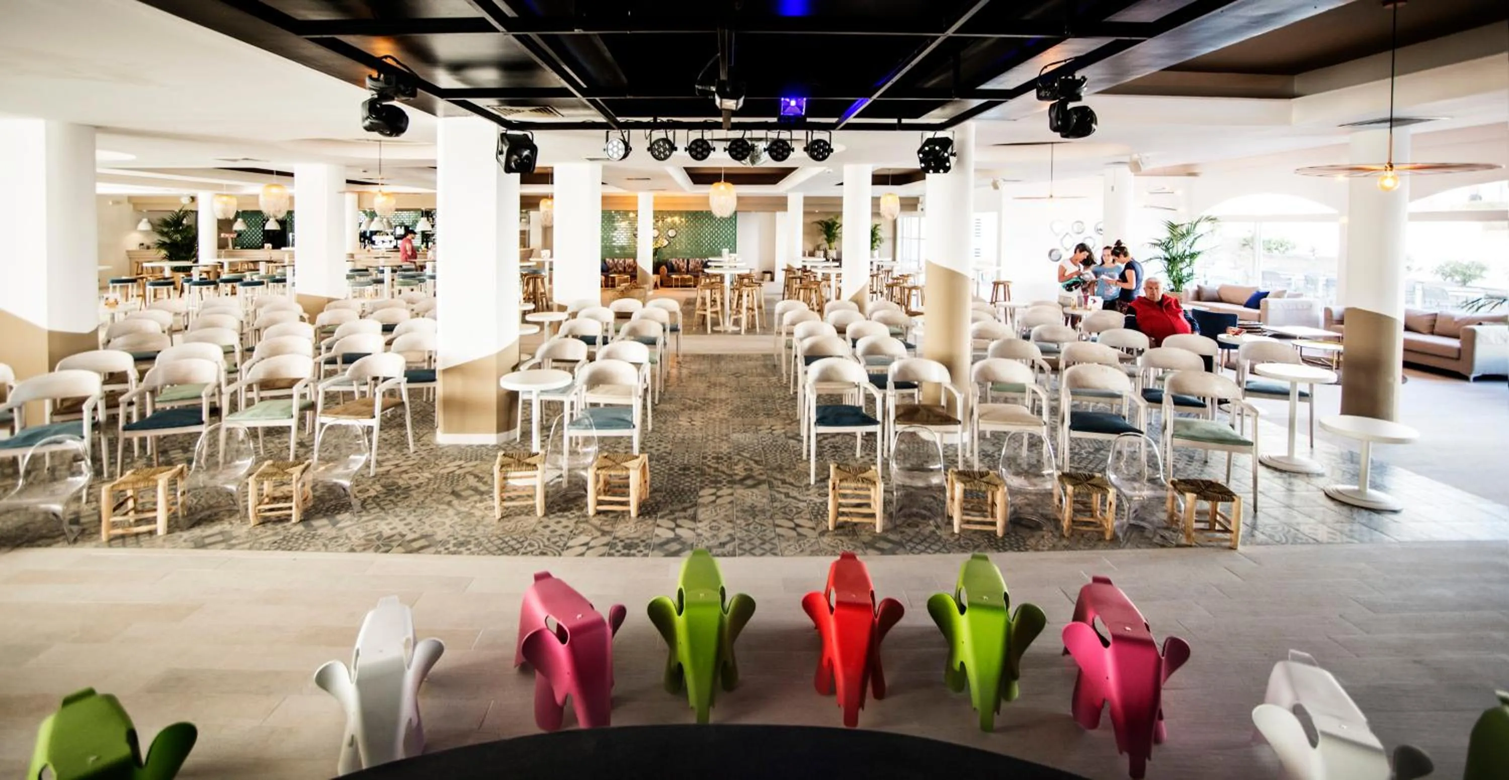 Lounge or bar in FERGUS Club Europa