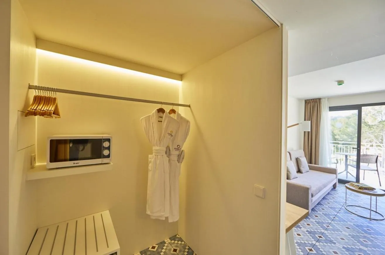 Bedroom in FERGUS Club Europa