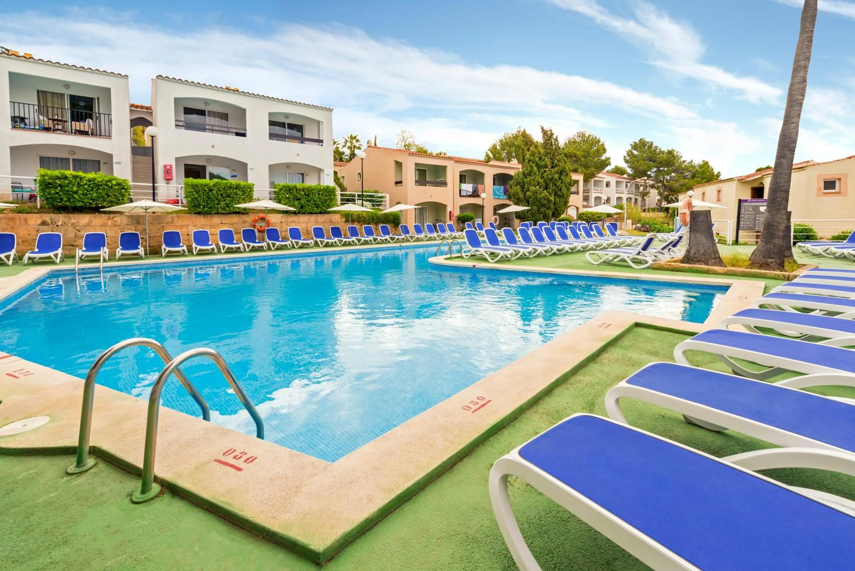 Swimming pool in FERGUS Club Europa