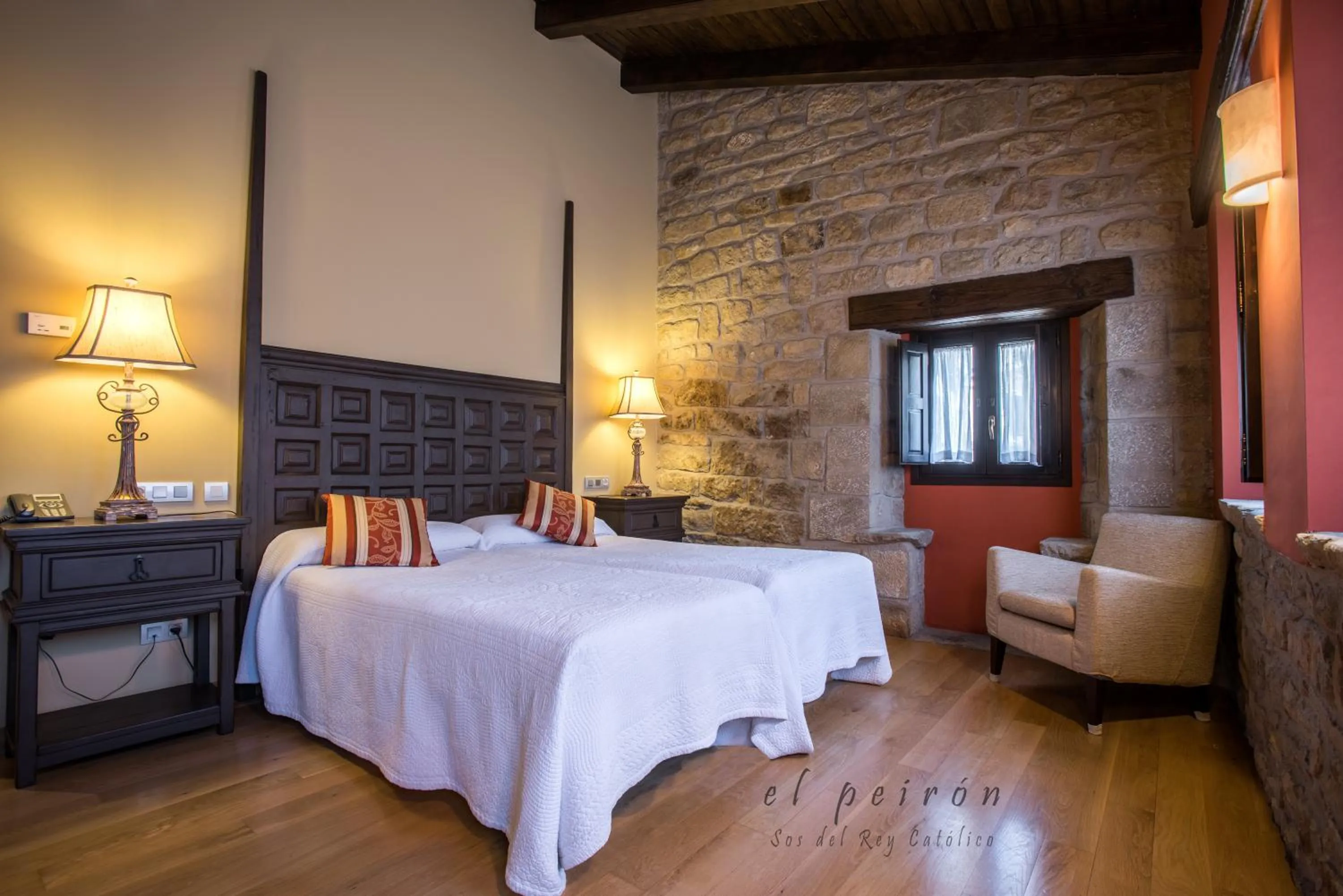 Photo of the whole room, Bed in El Peiron