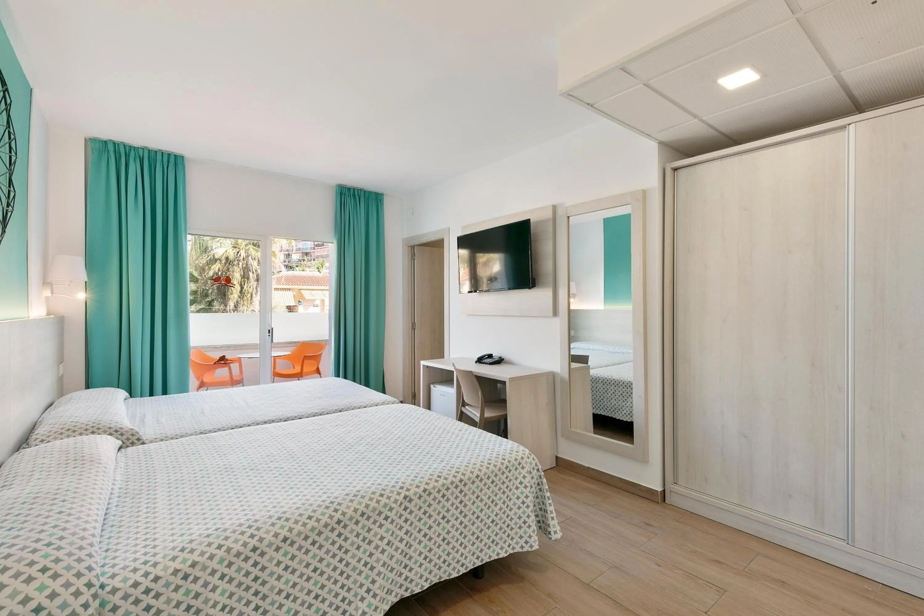 Photo of the whole room, Bed in Hotel Best Lloret Splash