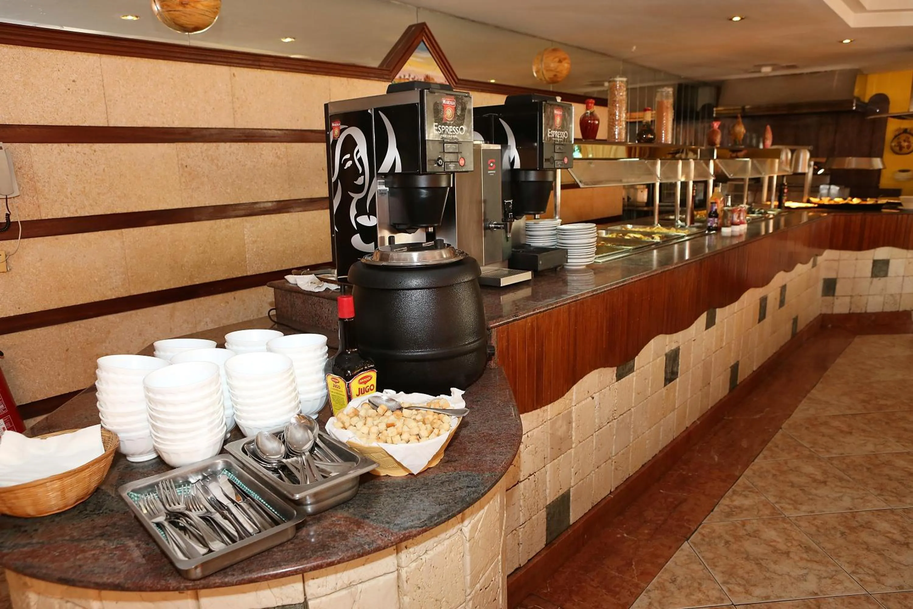 Restaurant/places to eat in Hotel Manaus