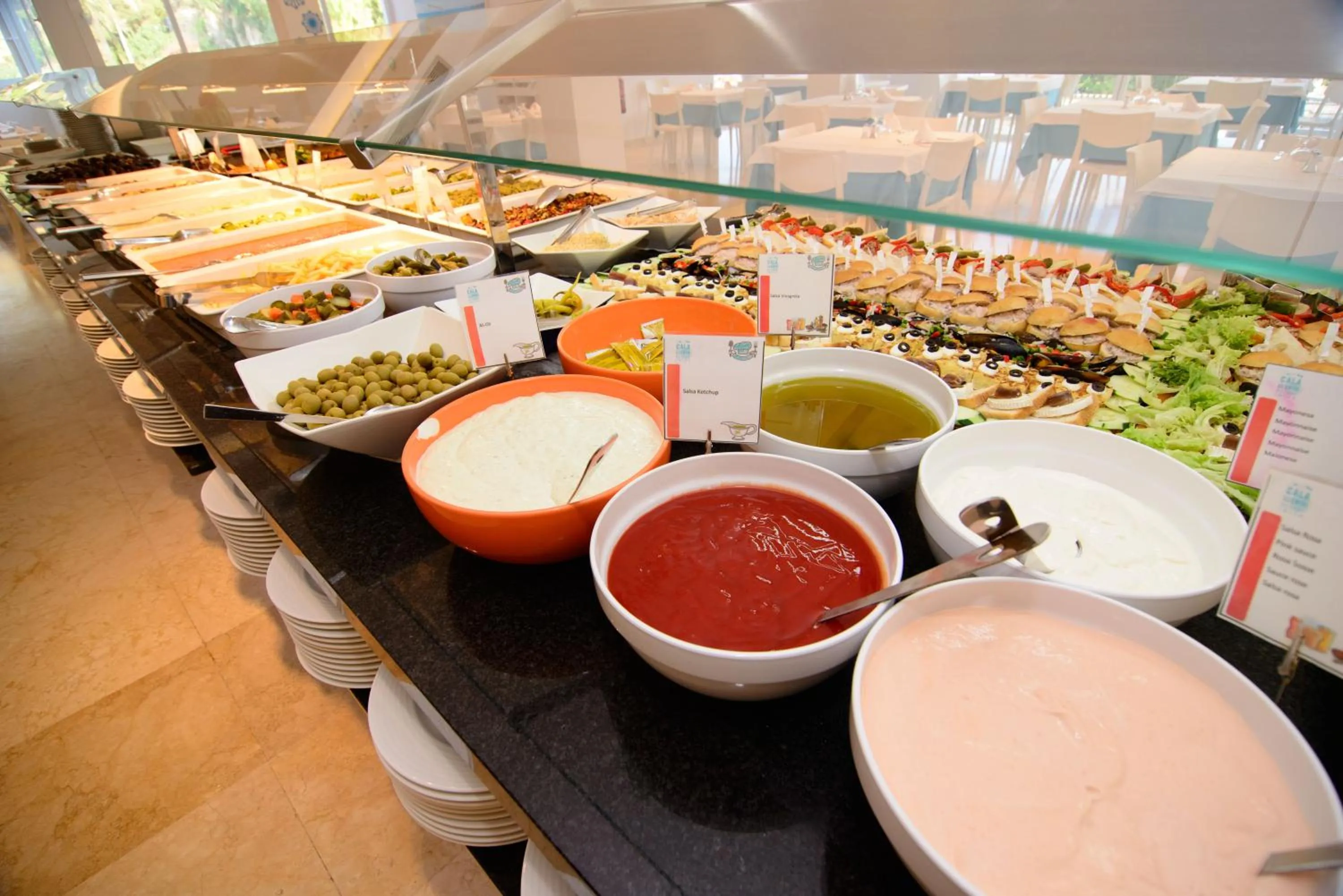 Restaurant/places to eat in Cala Llenya Resort Ibiza