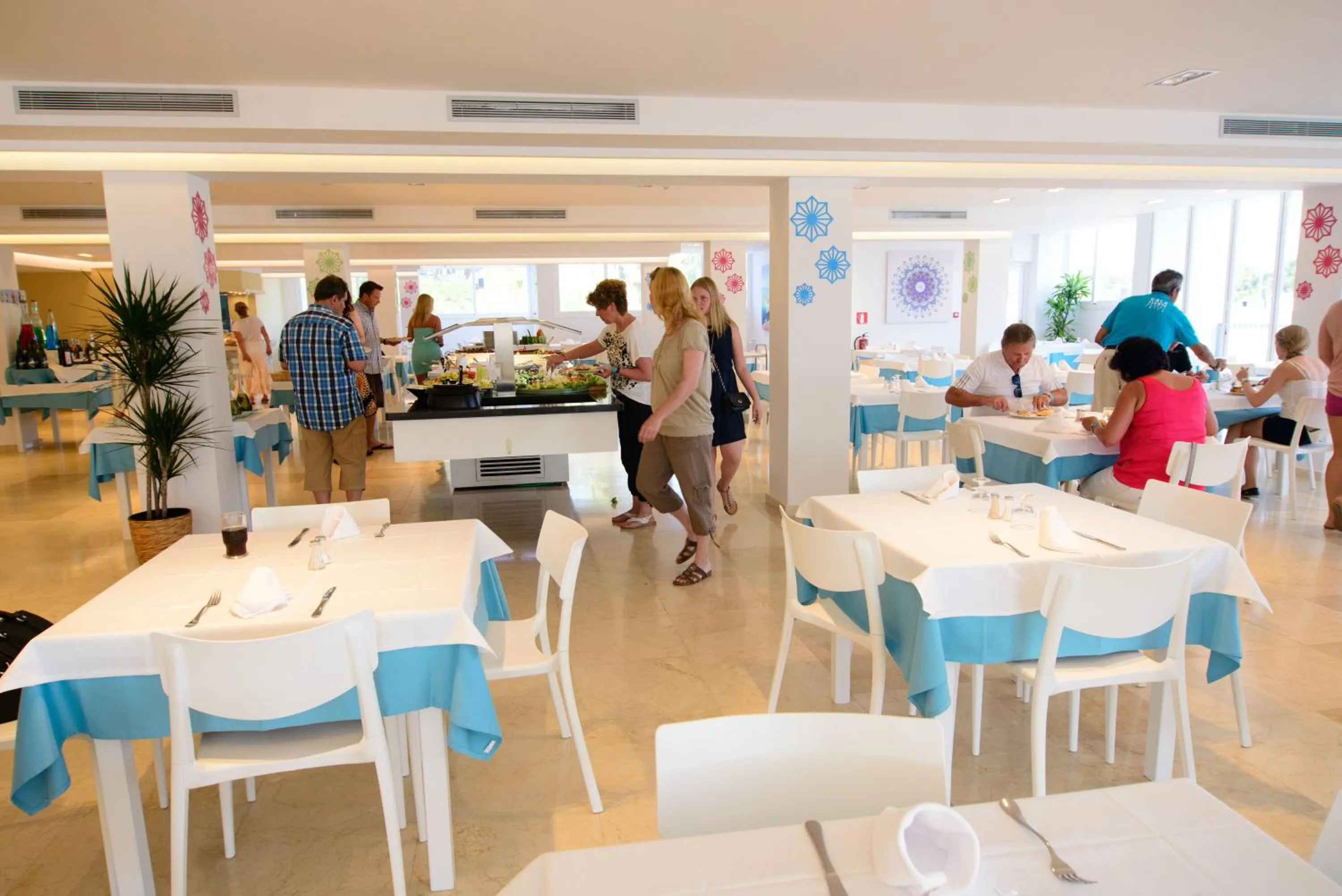 Restaurant/places to eat in Cala Llenya Resort Ibiza