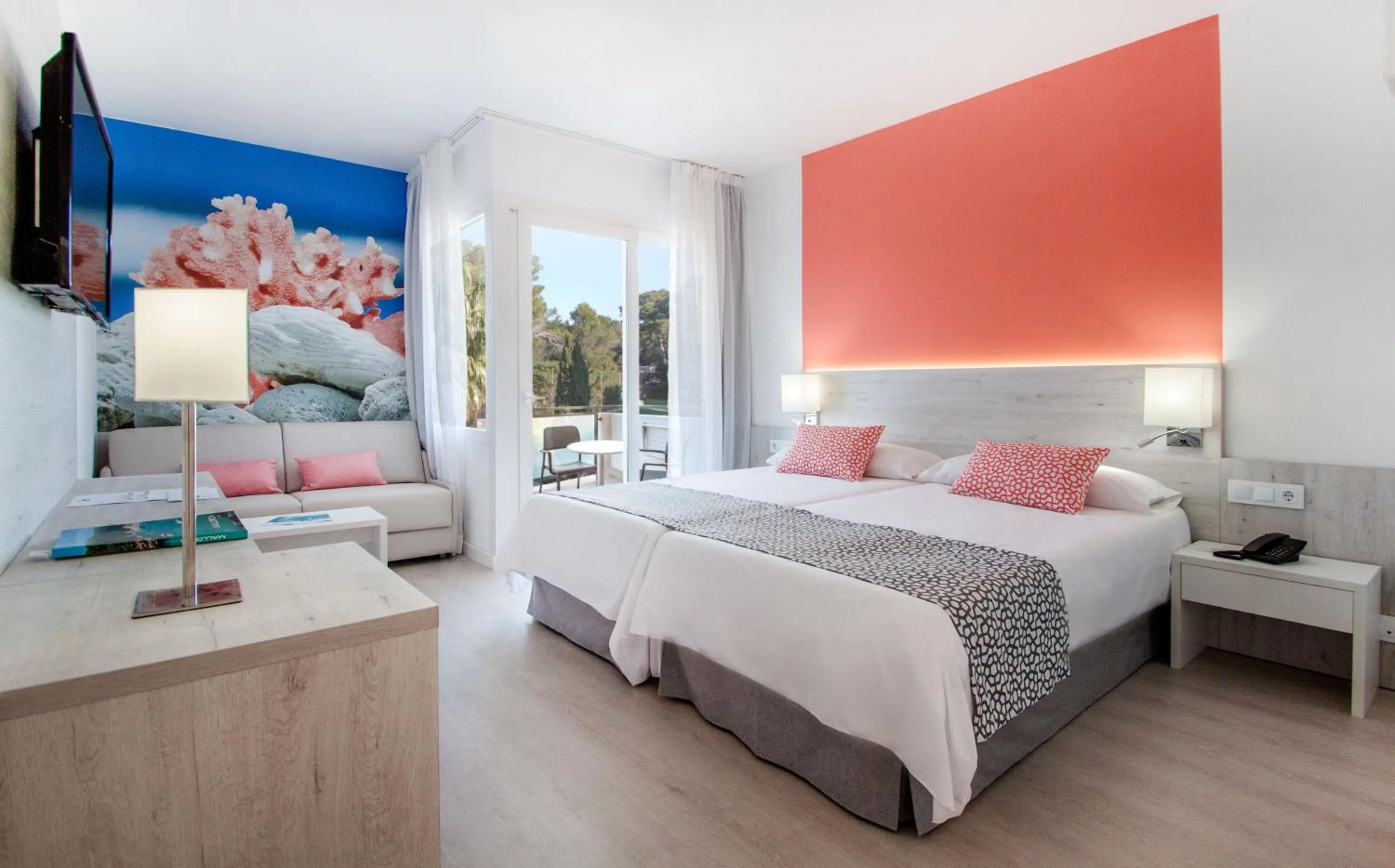 Day, Bed in Globales Maioris