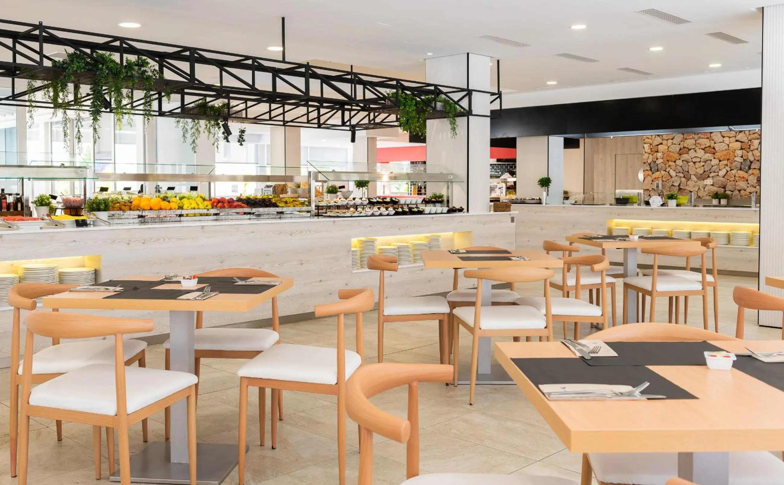 Restaurant/places to eat in Globales Maioris