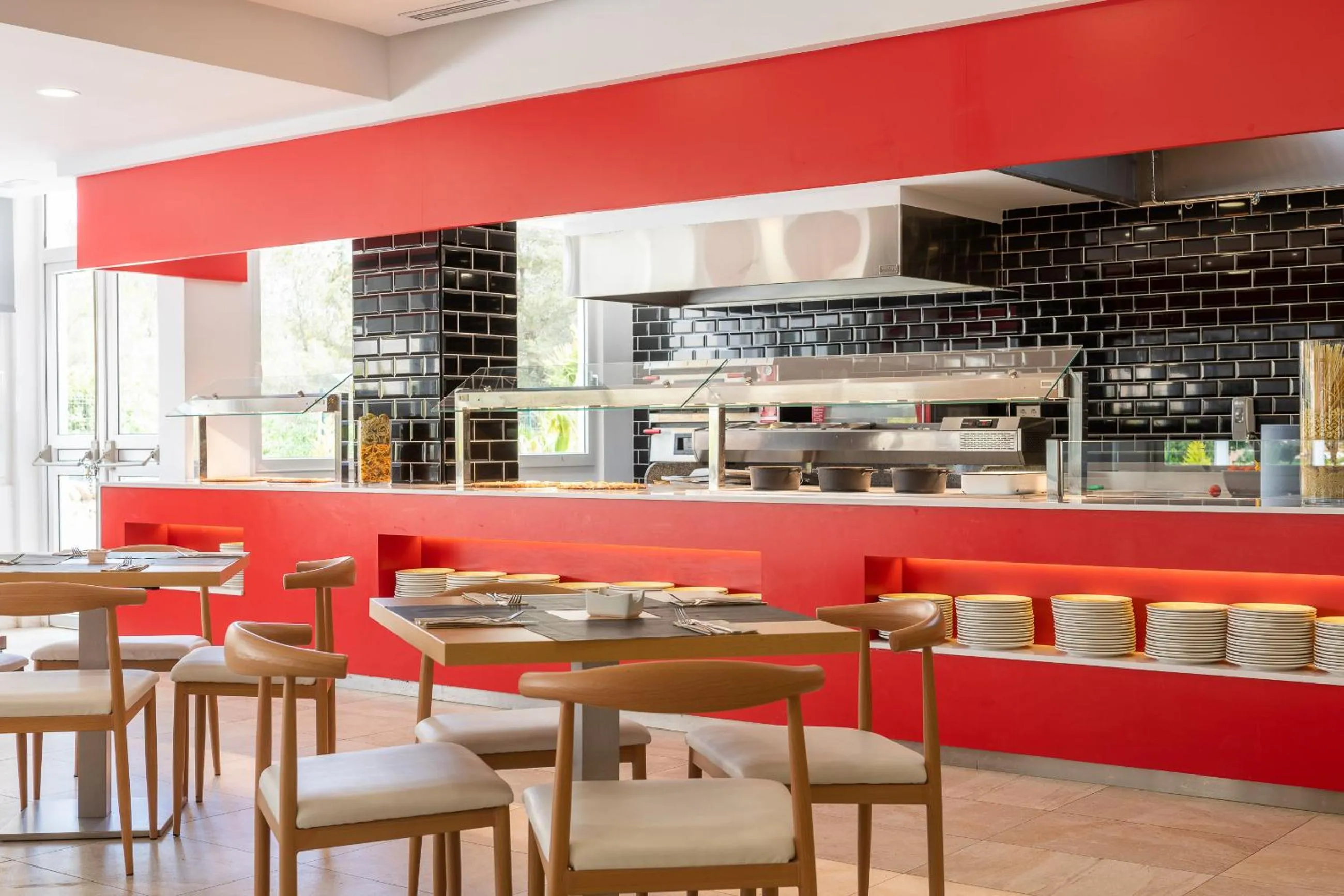 Restaurant/places to eat in Globales Maioris