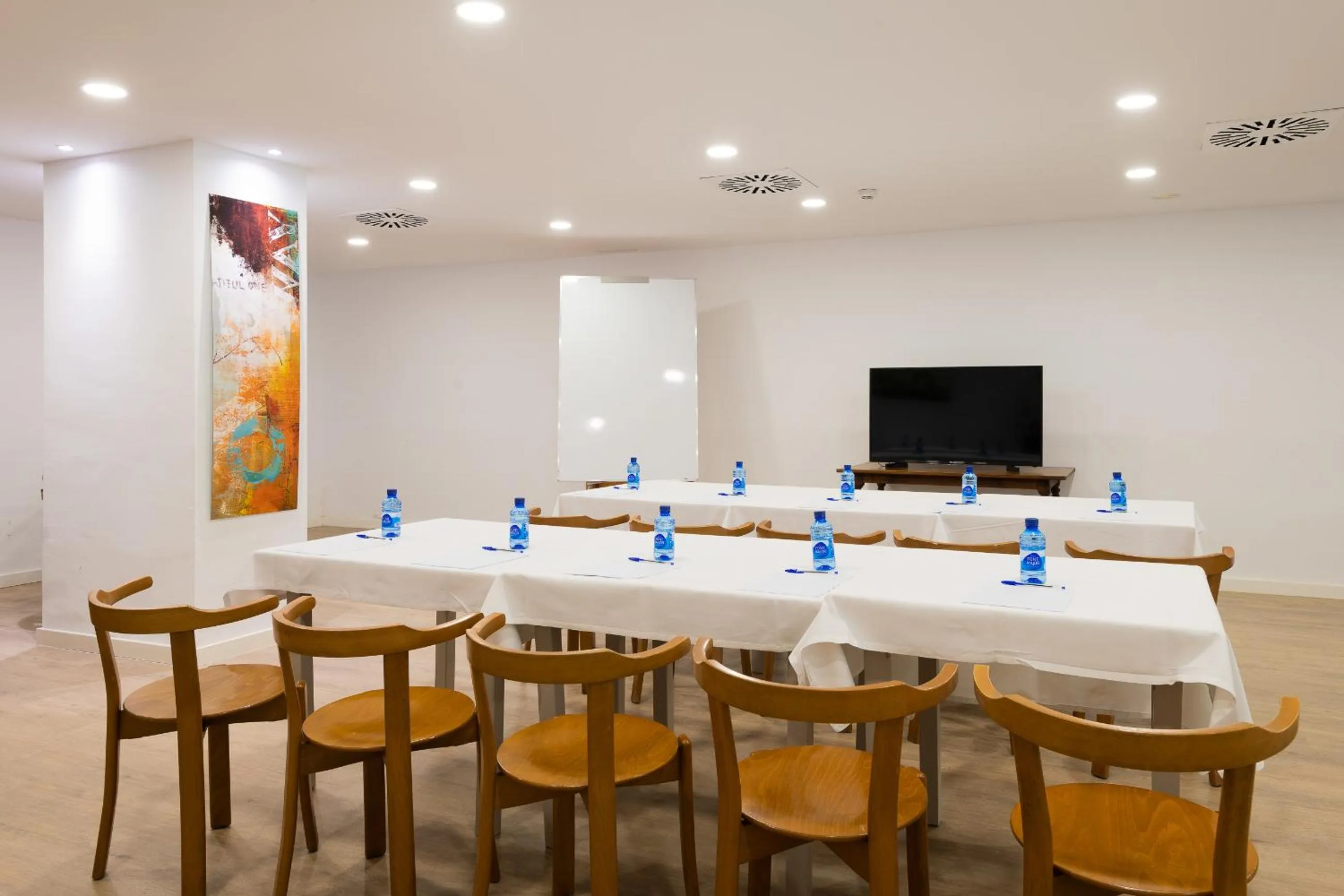 Communal lounge/ TV room in Globales Maioris