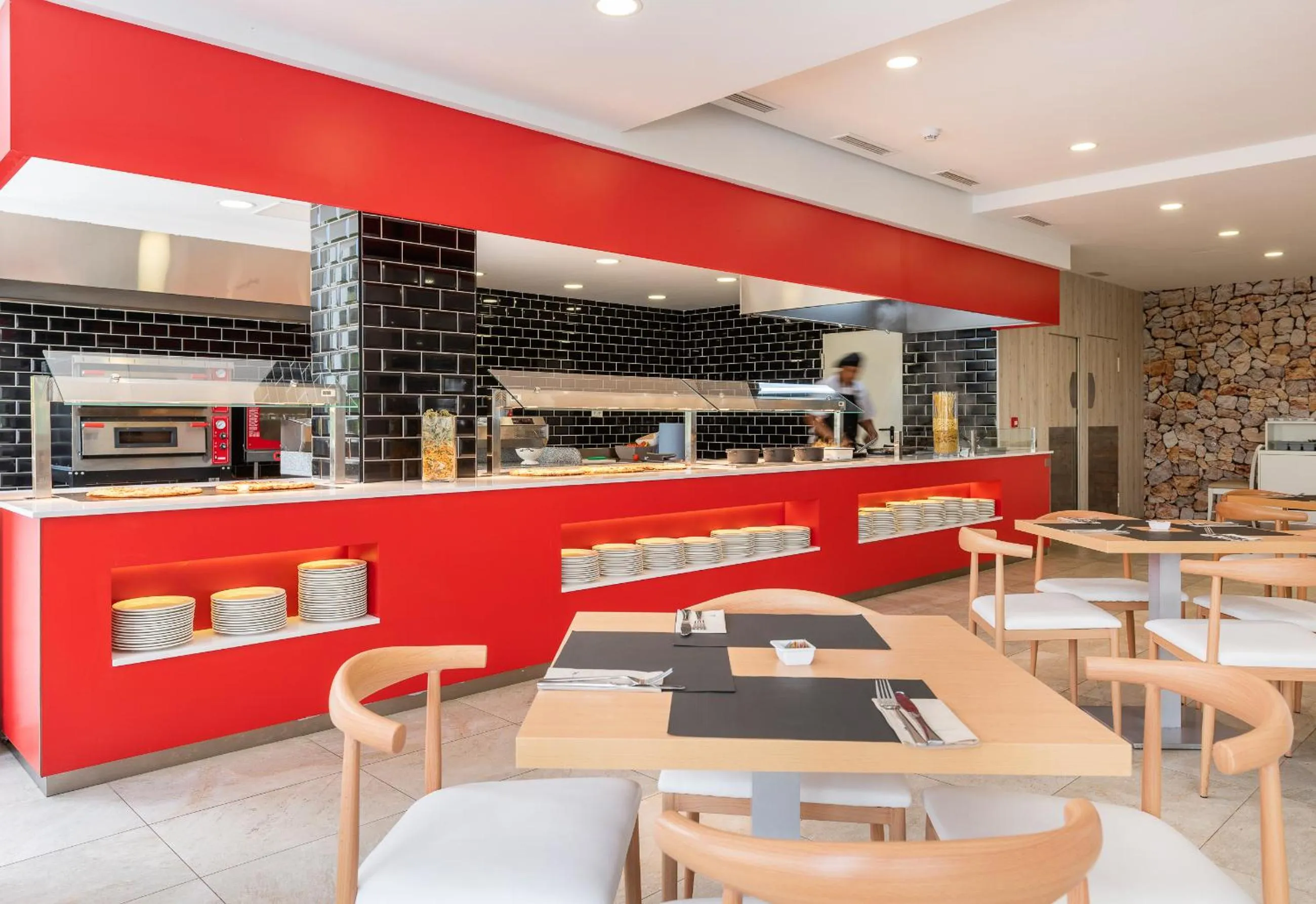 Restaurant/places to eat in Globales Maioris