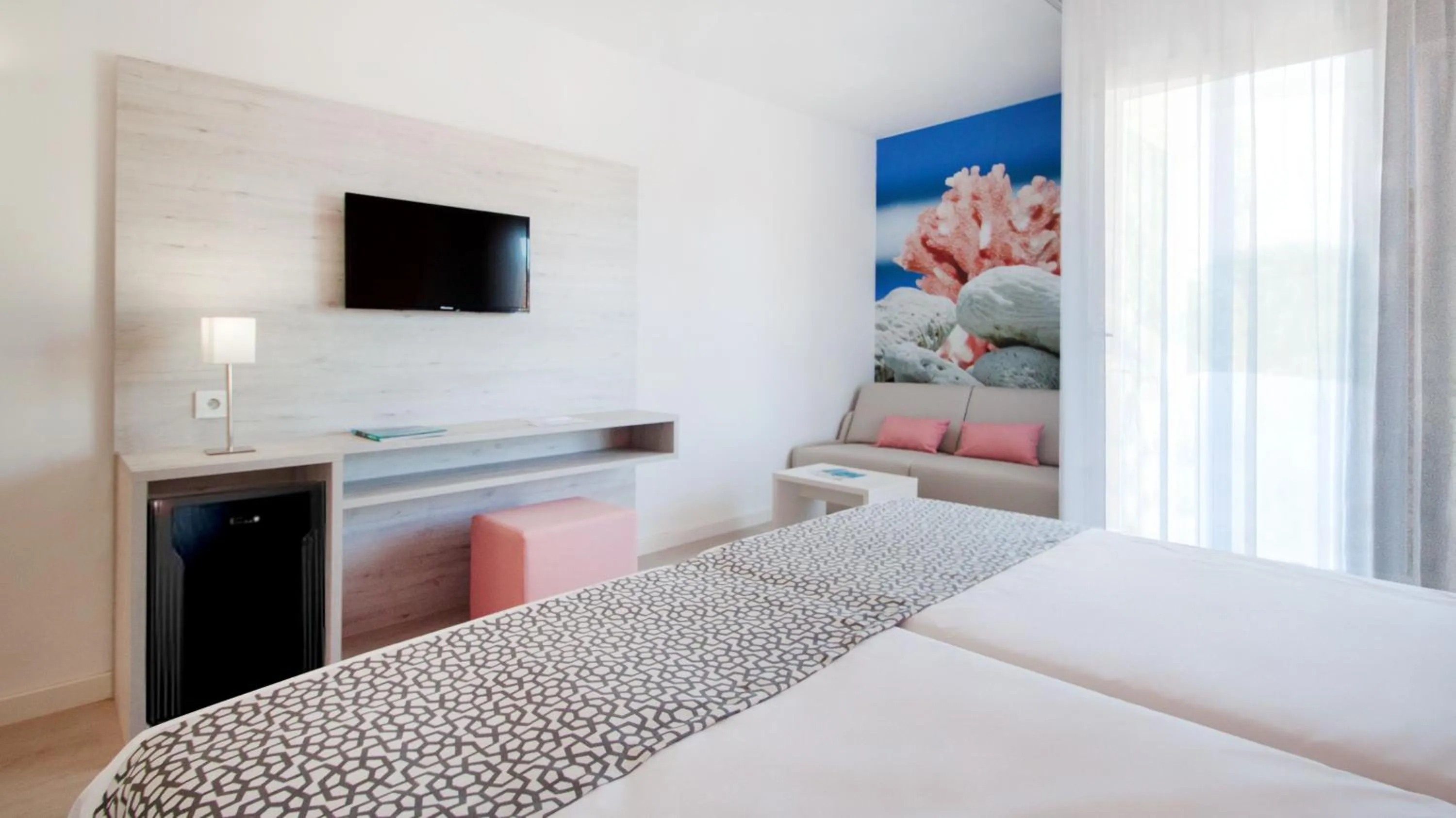 Decorative detail, Bed in Globales Maioris