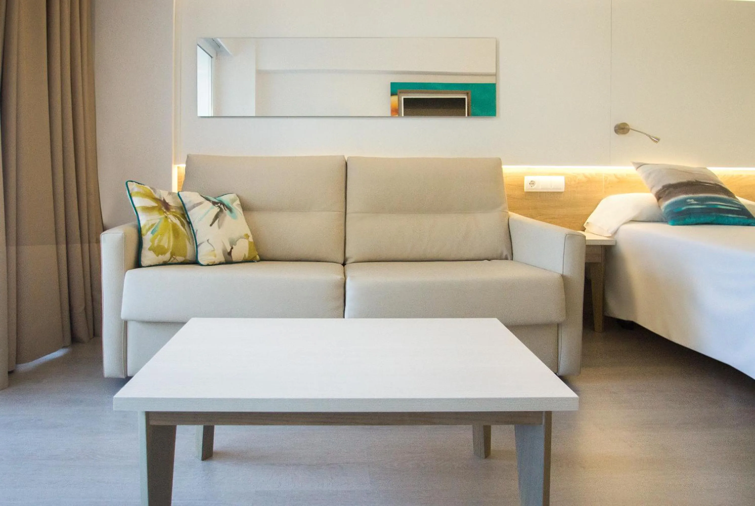 Bedroom, Bed in Globales Panamá - Adults Only