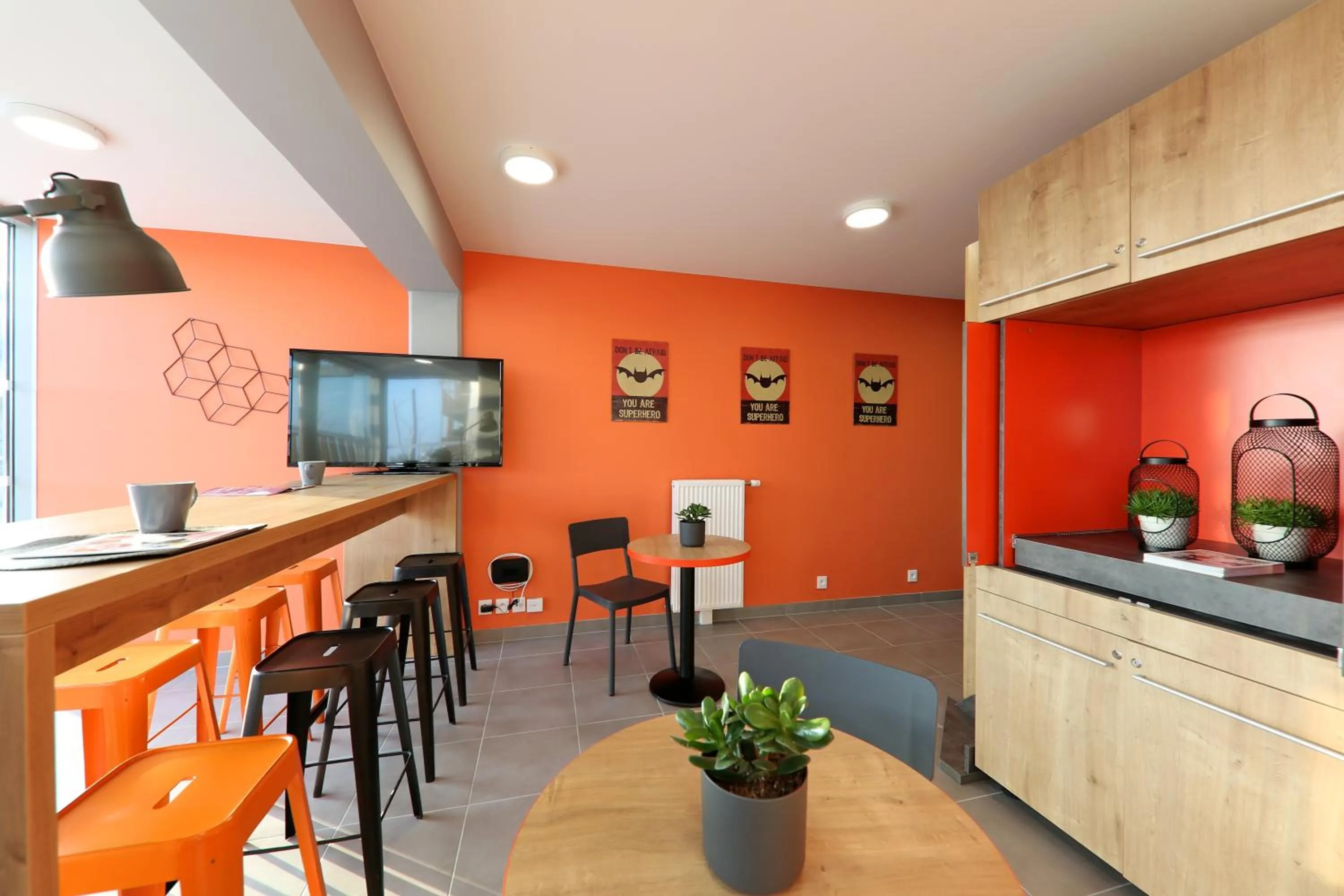 Communal lounge/ TV room in Apparteo Bordeaux