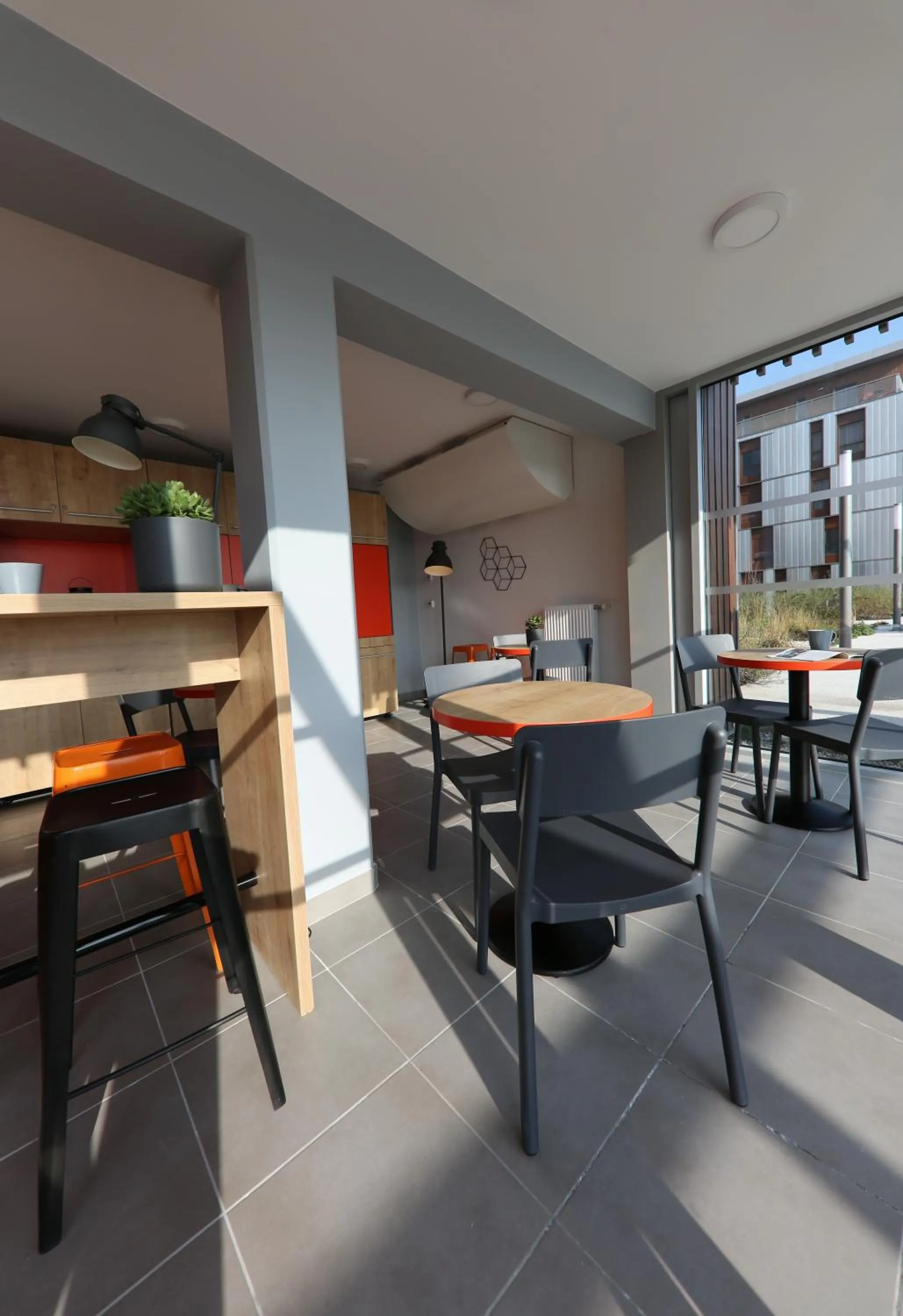 Communal lounge/ TV room in Apparteo Bordeaux