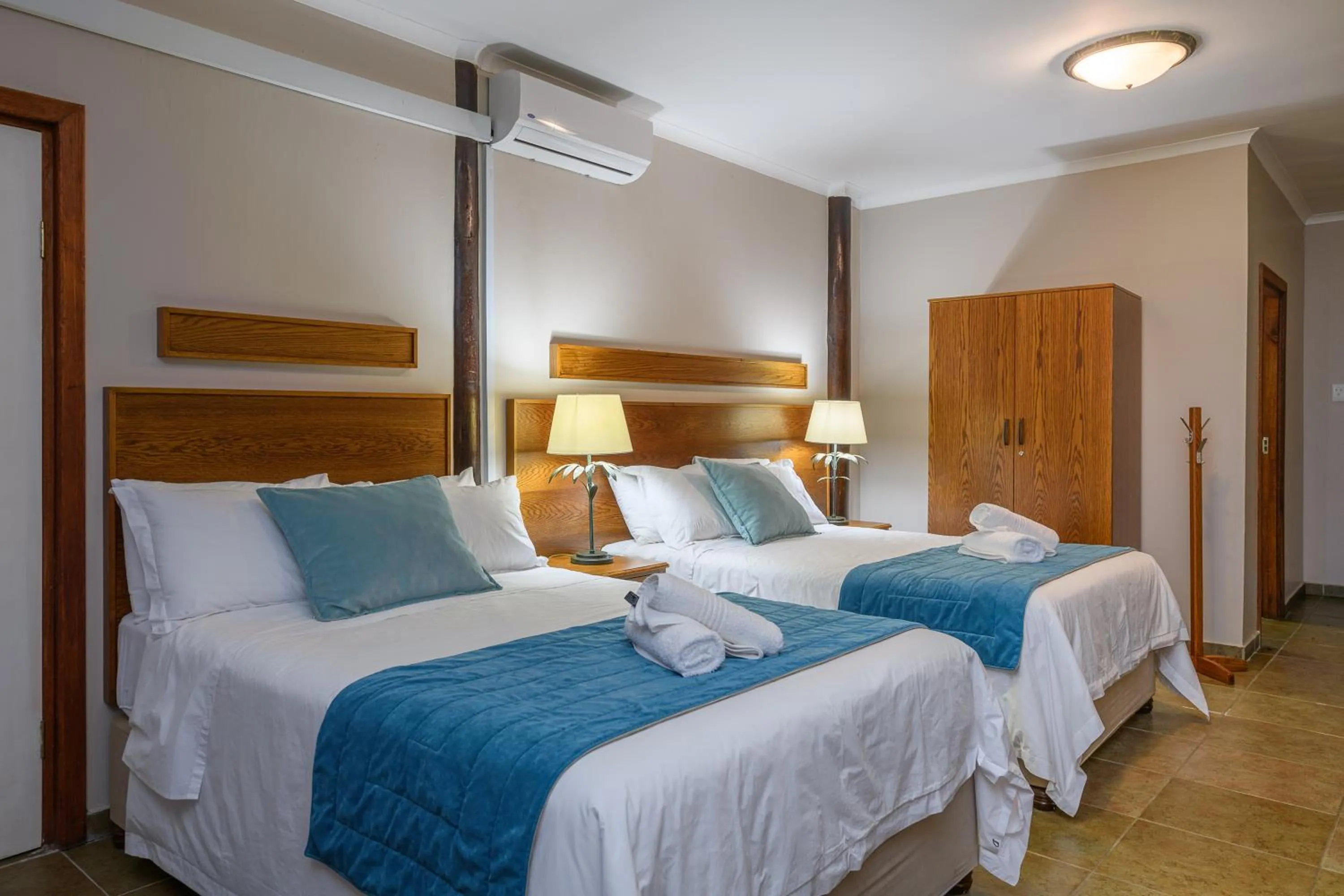 Bedroom, Bed in Sugar Beach Resort