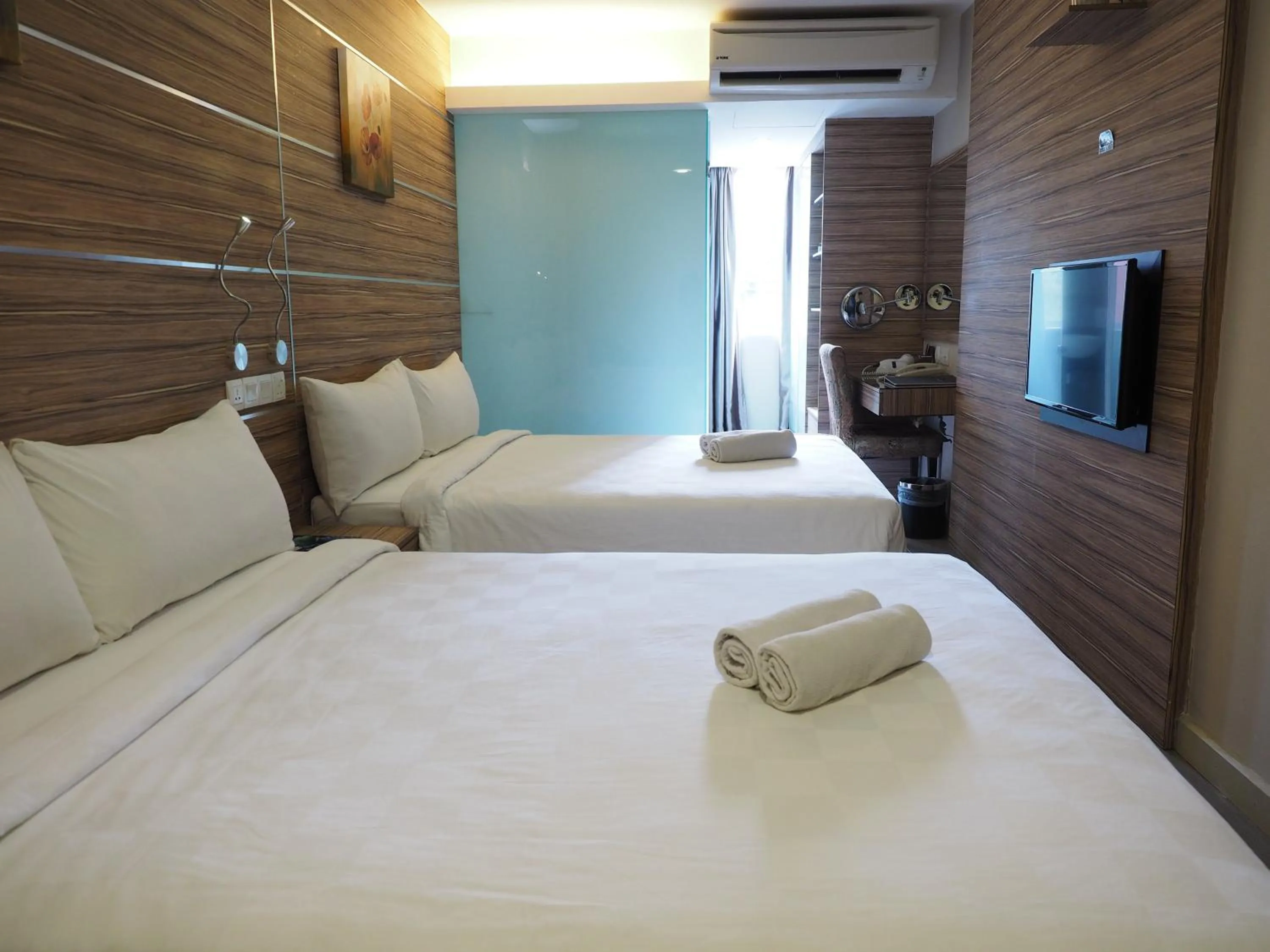 Bathroom, Bed in Mornington Hotel Medan Ipoh