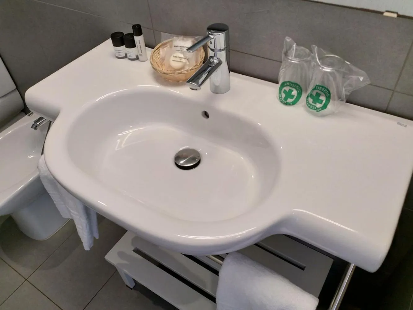 Bathroom in Hotel Mediterrani