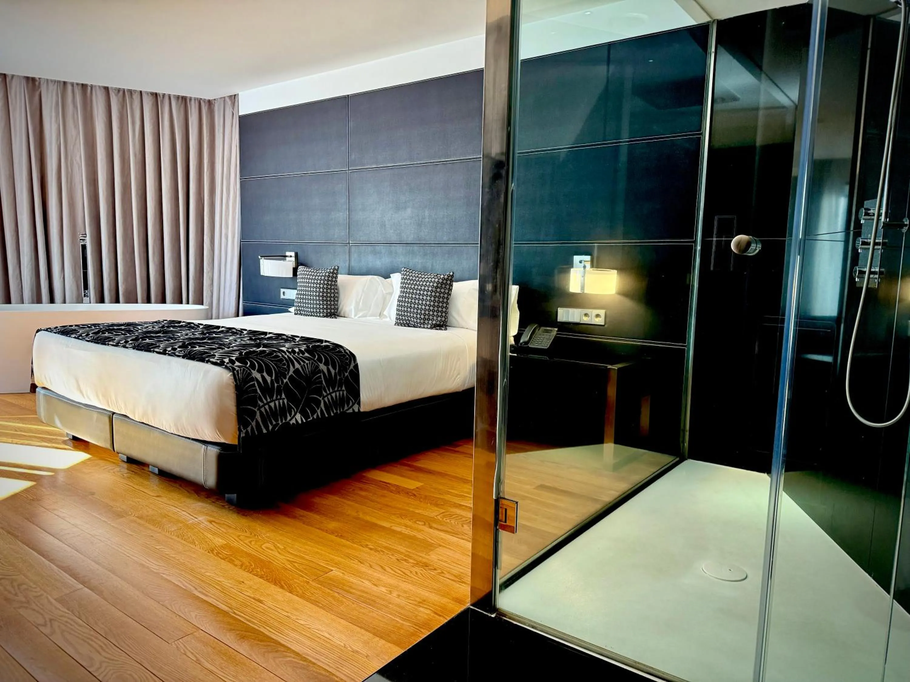 Bed in Hotel Inffinit