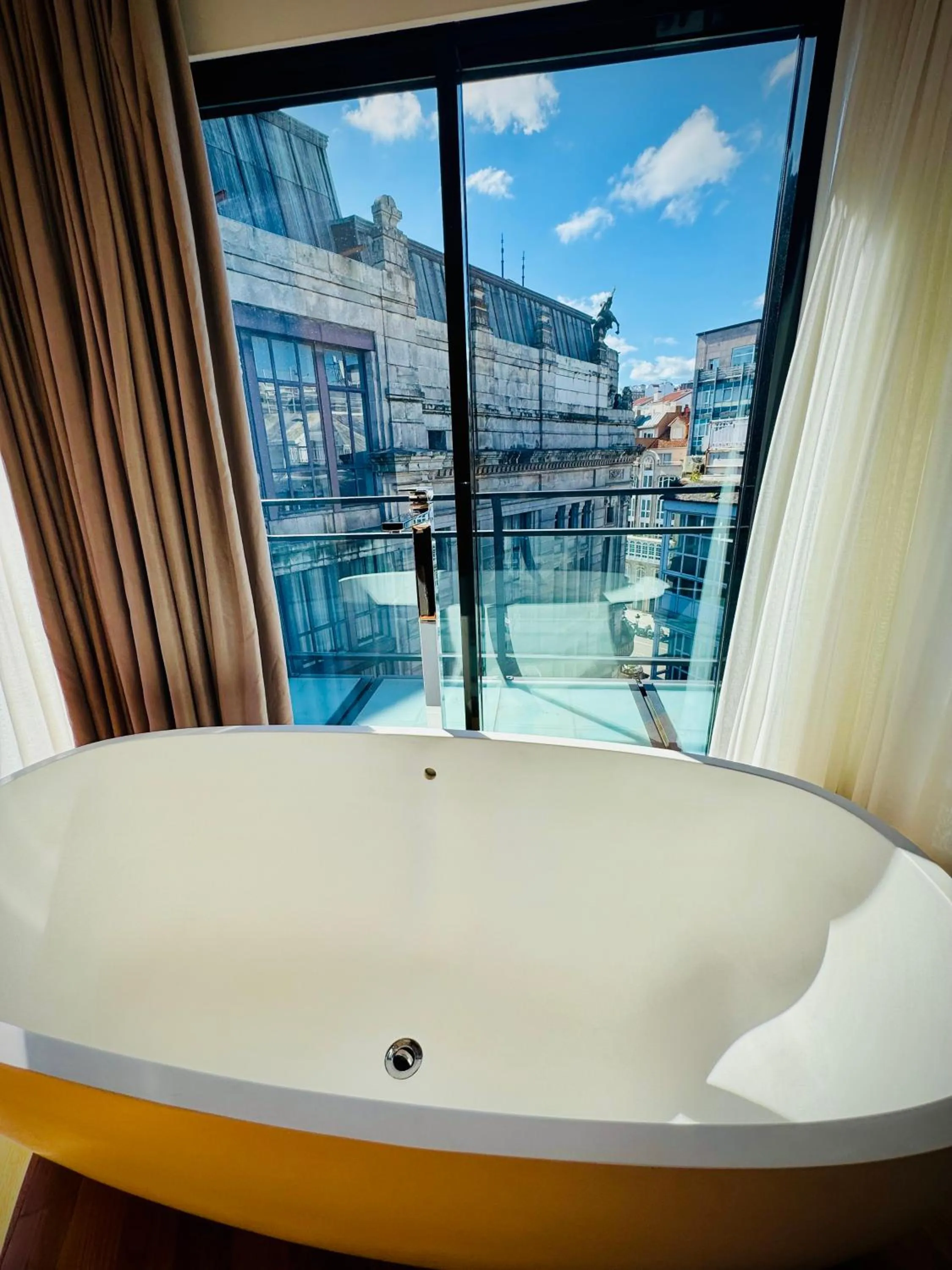 Bath in Hotel Inffinit