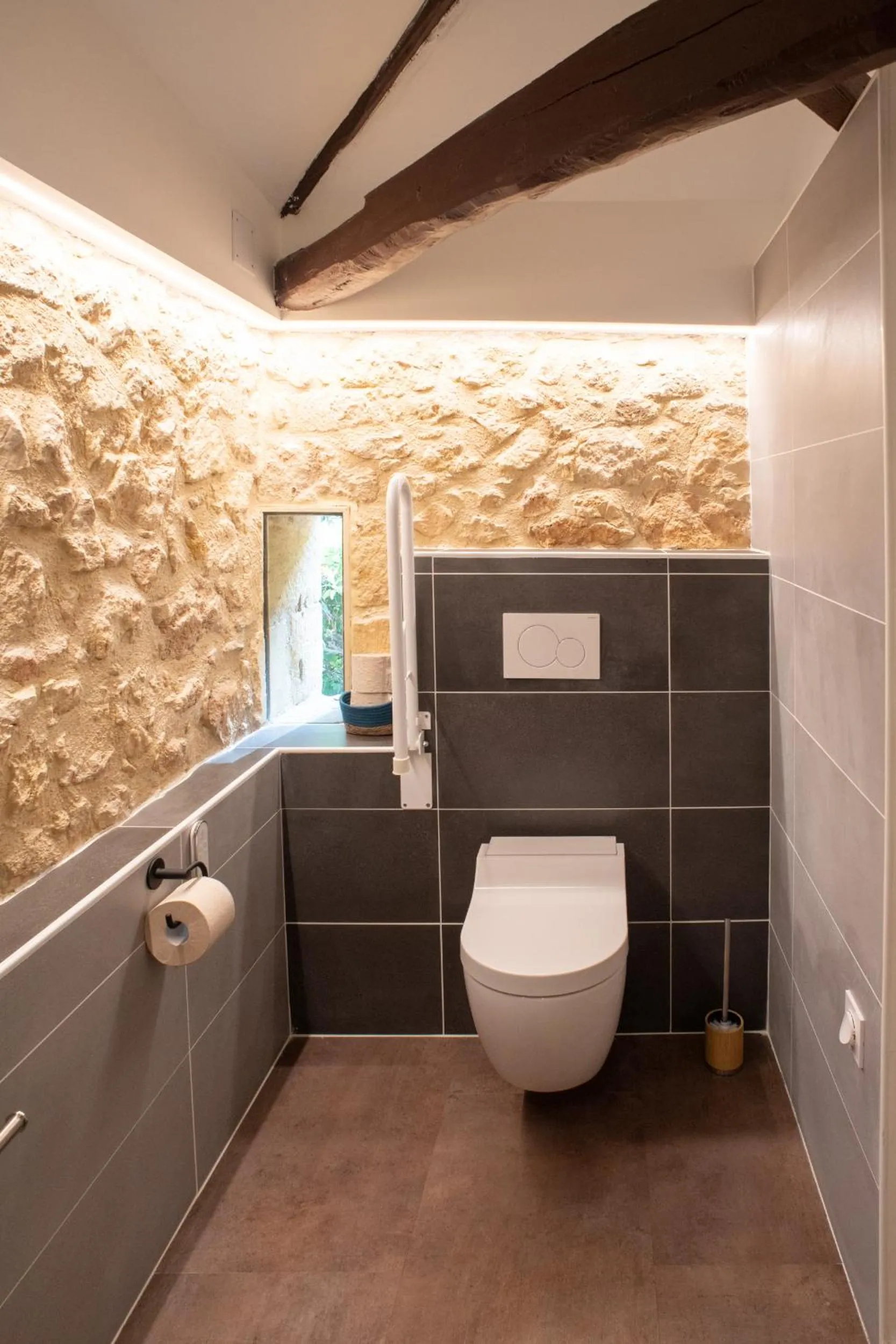 Toilet in Le Moulin du Porteil