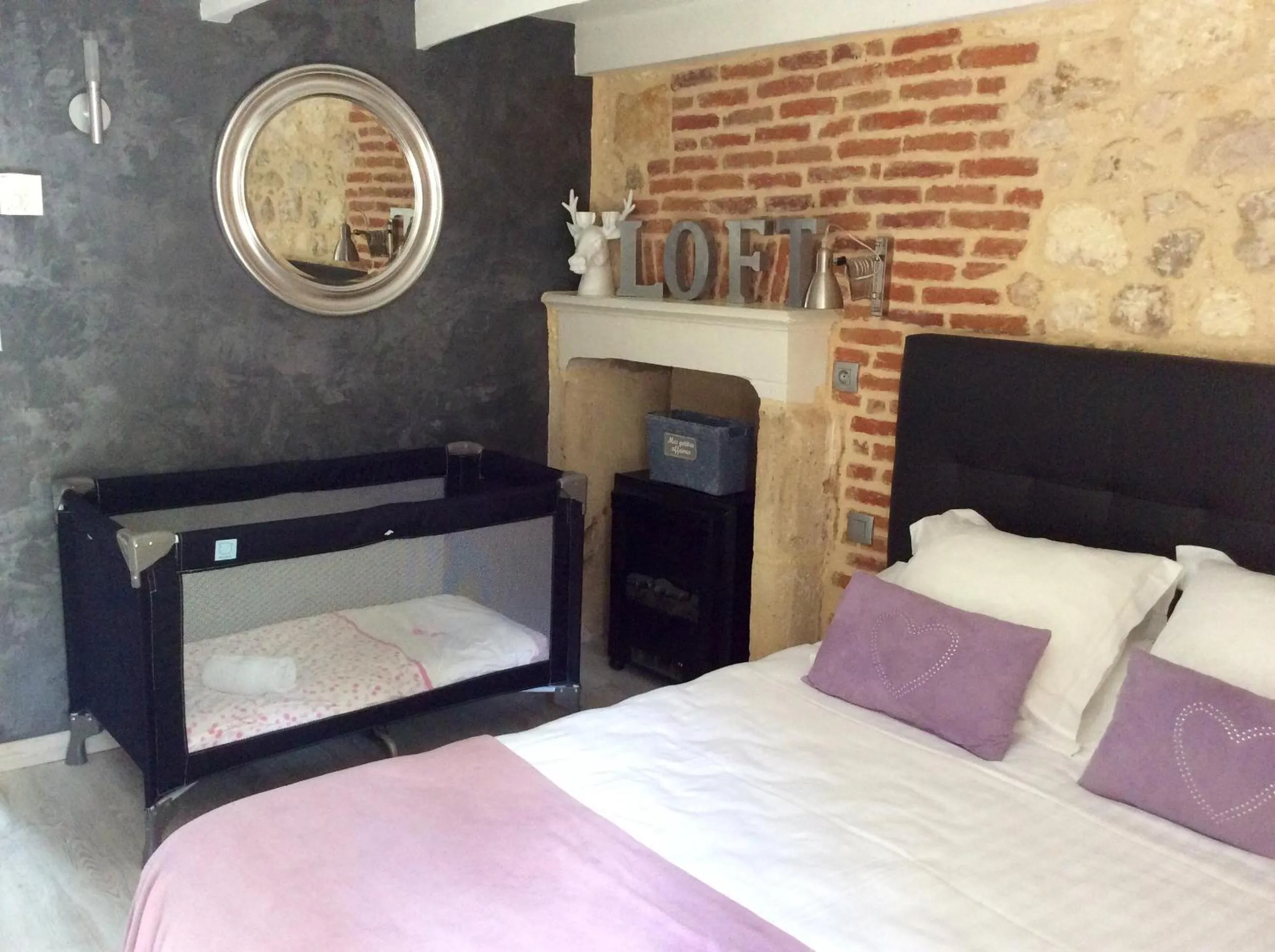 Shower, Bed in Le Moulin du Porteil