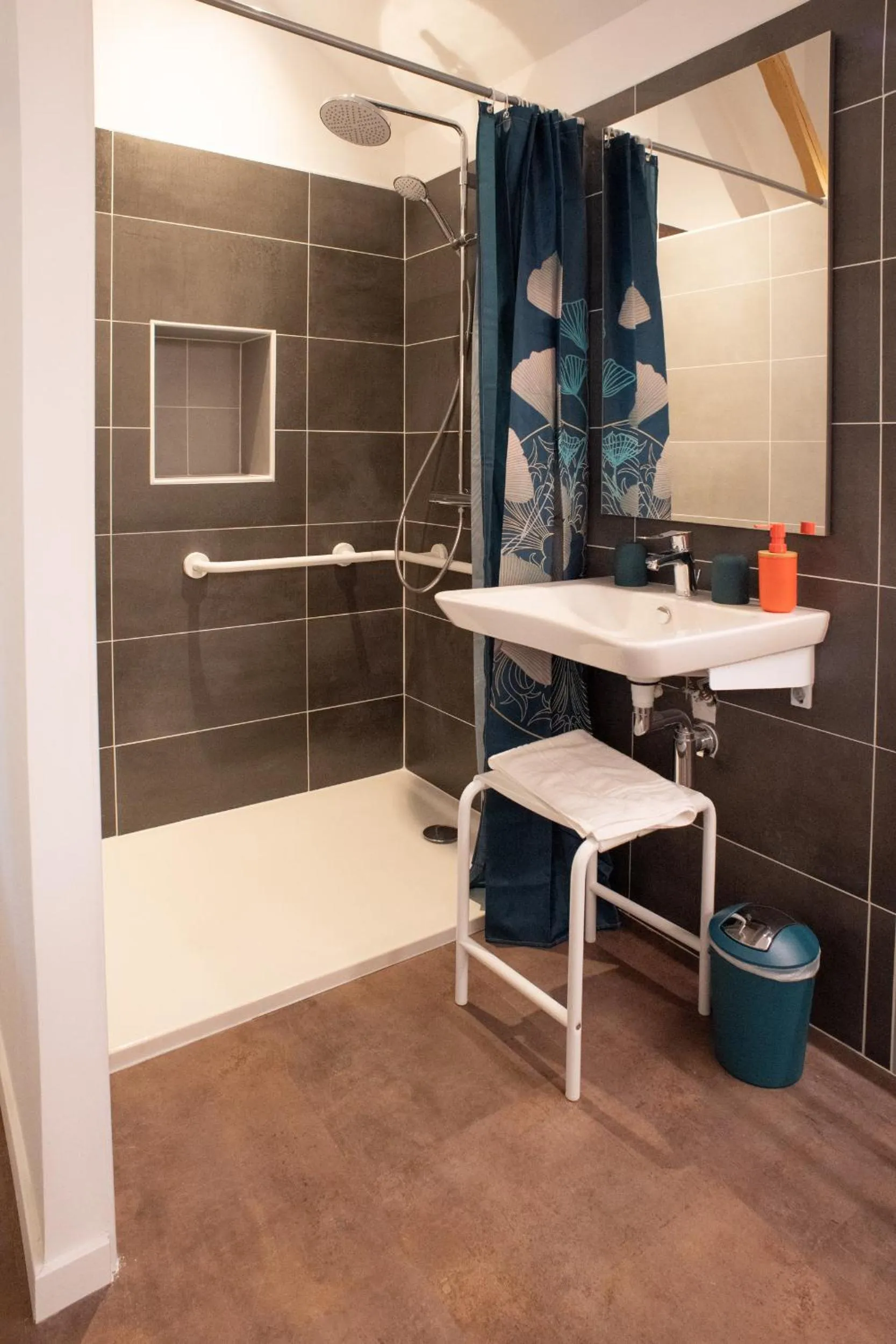 Shower in Le Moulin du Porteil