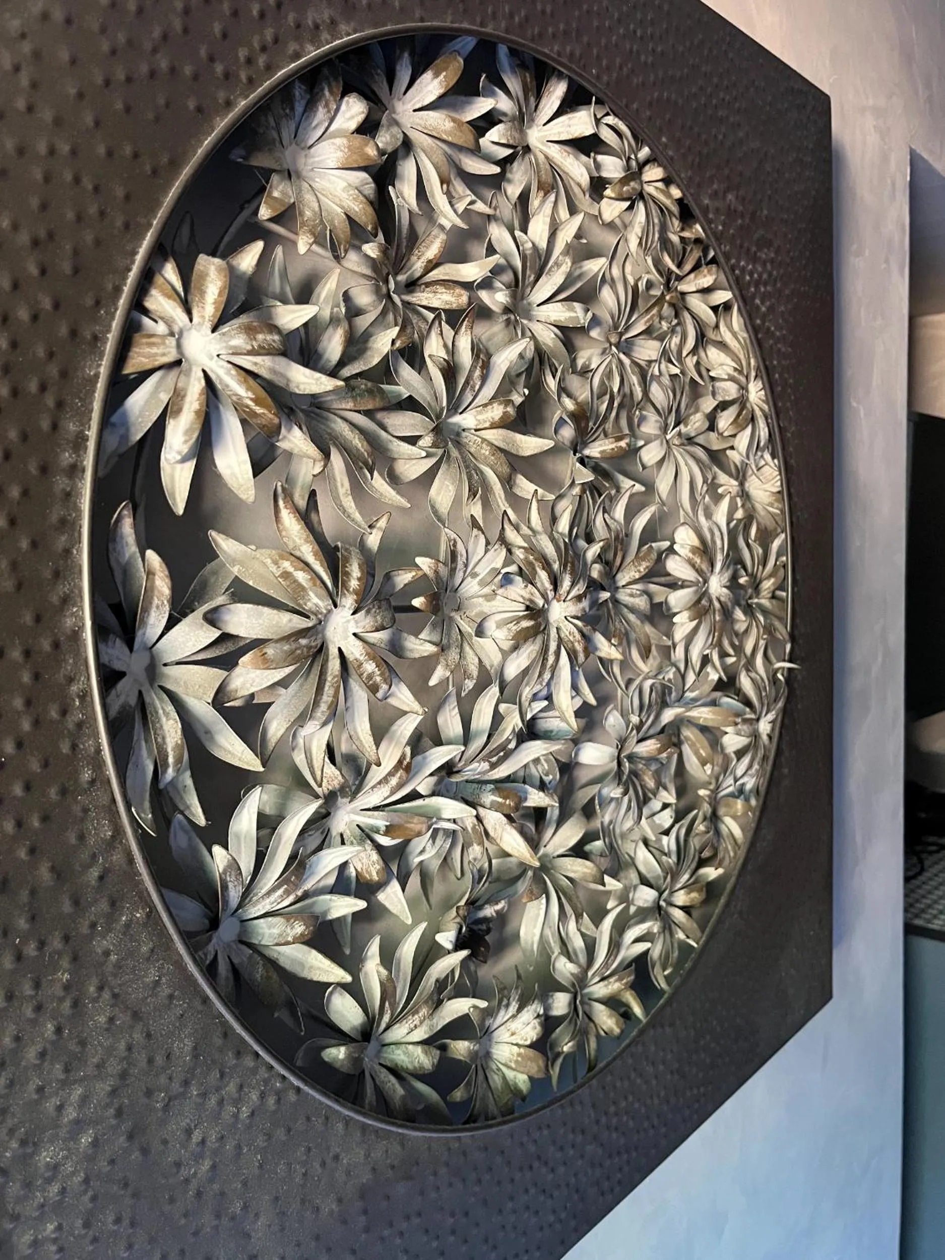 Decorative detail in Le Moulin du Porteil